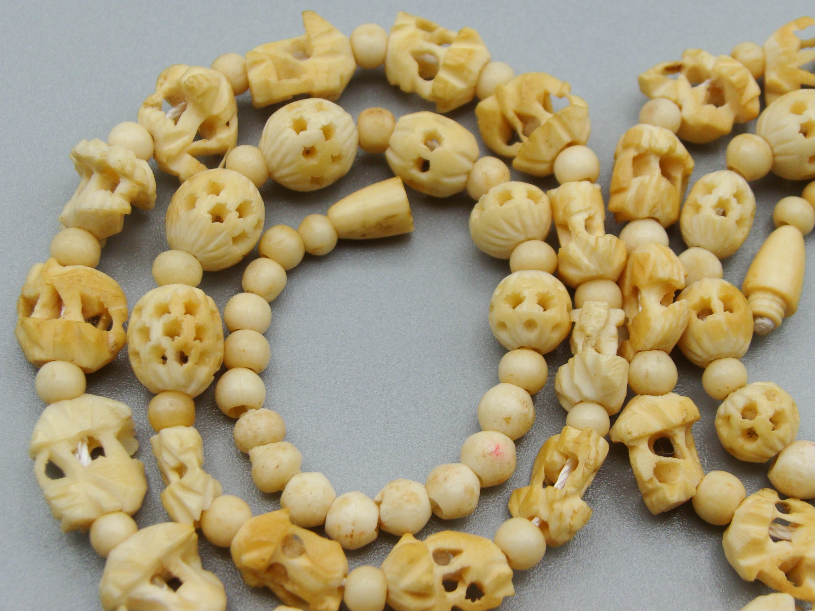 Antique Ivory, Natural Ivory, Ivory Necklace, Mediterranean Ivory, handcarved Ivory, Asien Ivory, Elephant Ivory, Ivory Chain, Ivory Pendant