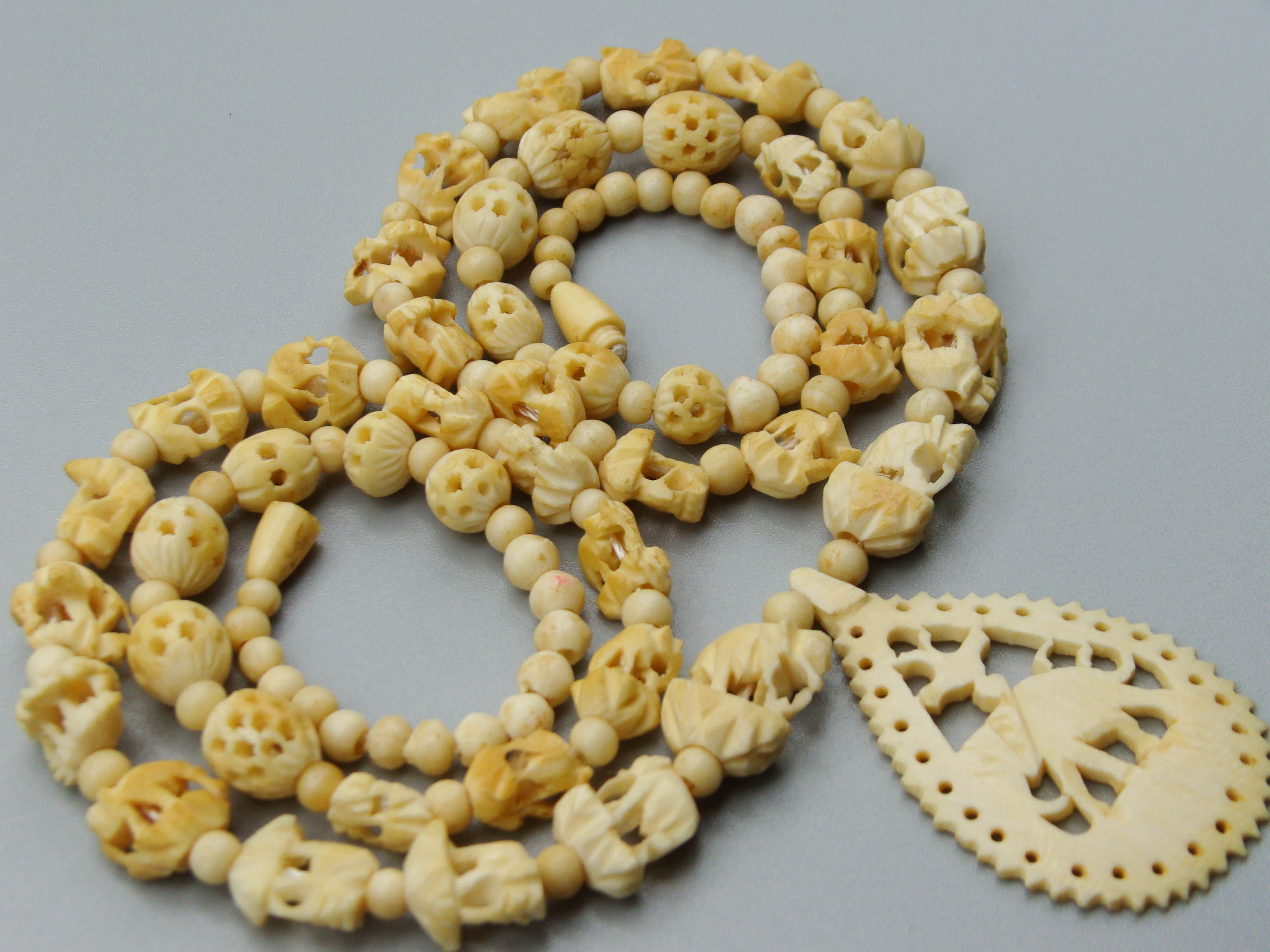 Antique Ivory, Natural Ivory, Ivory Necklace, Mediterranean Ivory, handcarved Ivory, Asien Ivory, Elephant Ivory, Ivory Chain, Ivory Pendant