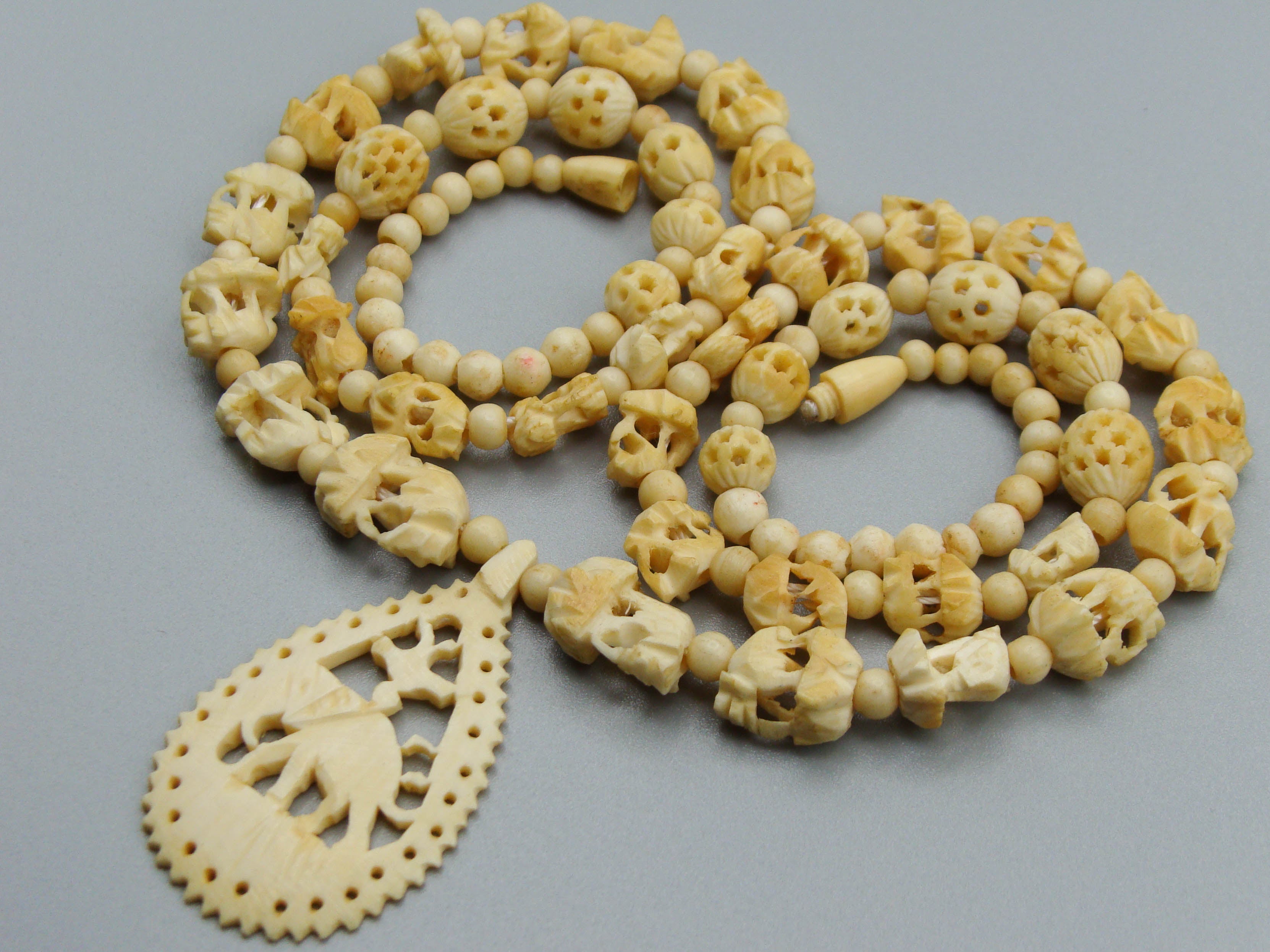 Antique Ivory, Natural Ivory, Ivory Necklace, Mediterranean Ivory, handcarved Ivory, Asien Ivory, Elephant Ivory, Ivory Chain, Ivory Pendant