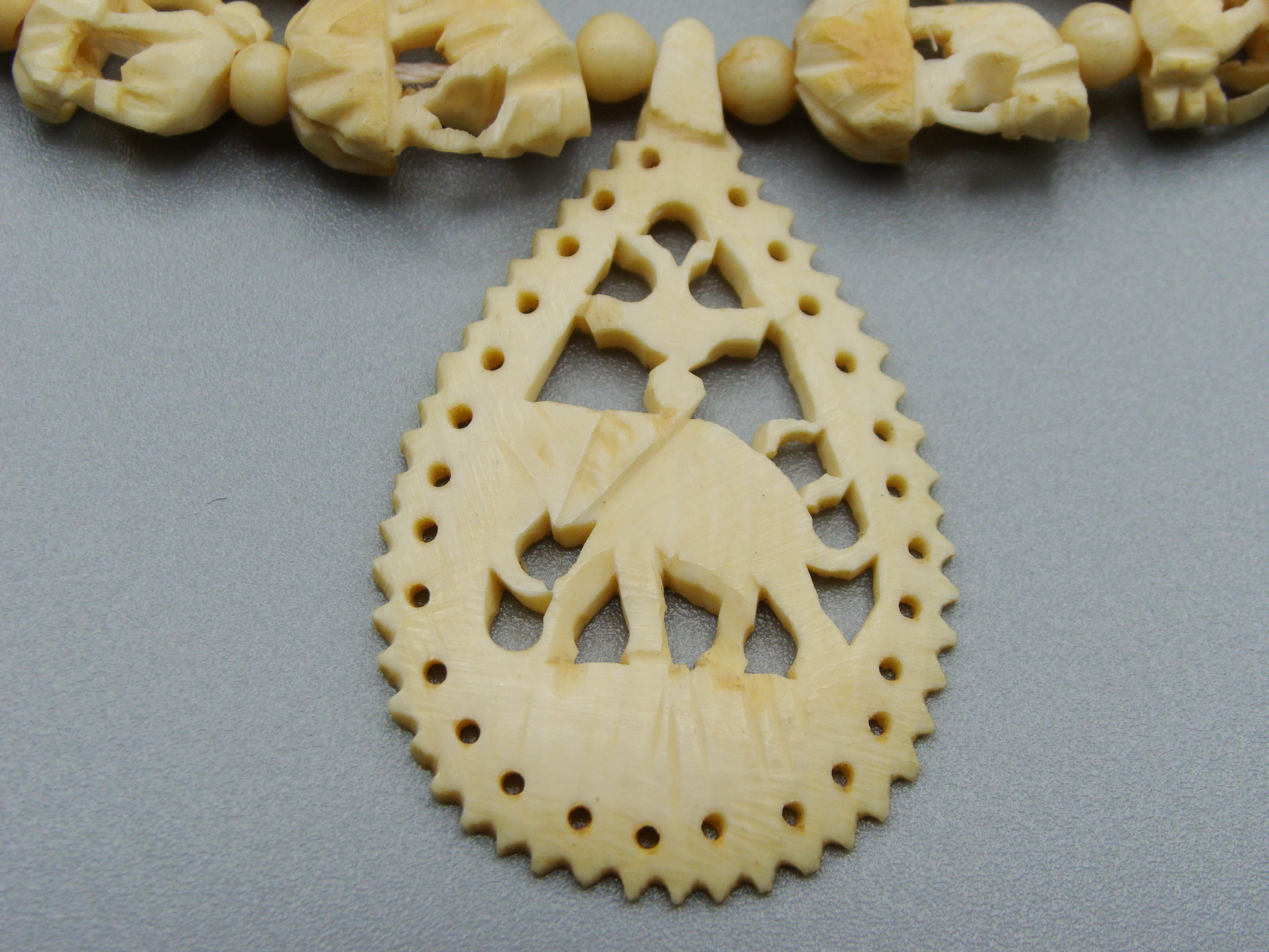 Antique Ivory, Natural Ivory, Ivory Necklace, Mediterranean Ivory, handcarved Ivory, Asien Ivory, Elephant Ivory, Ivory Chain, Ivory Pendant