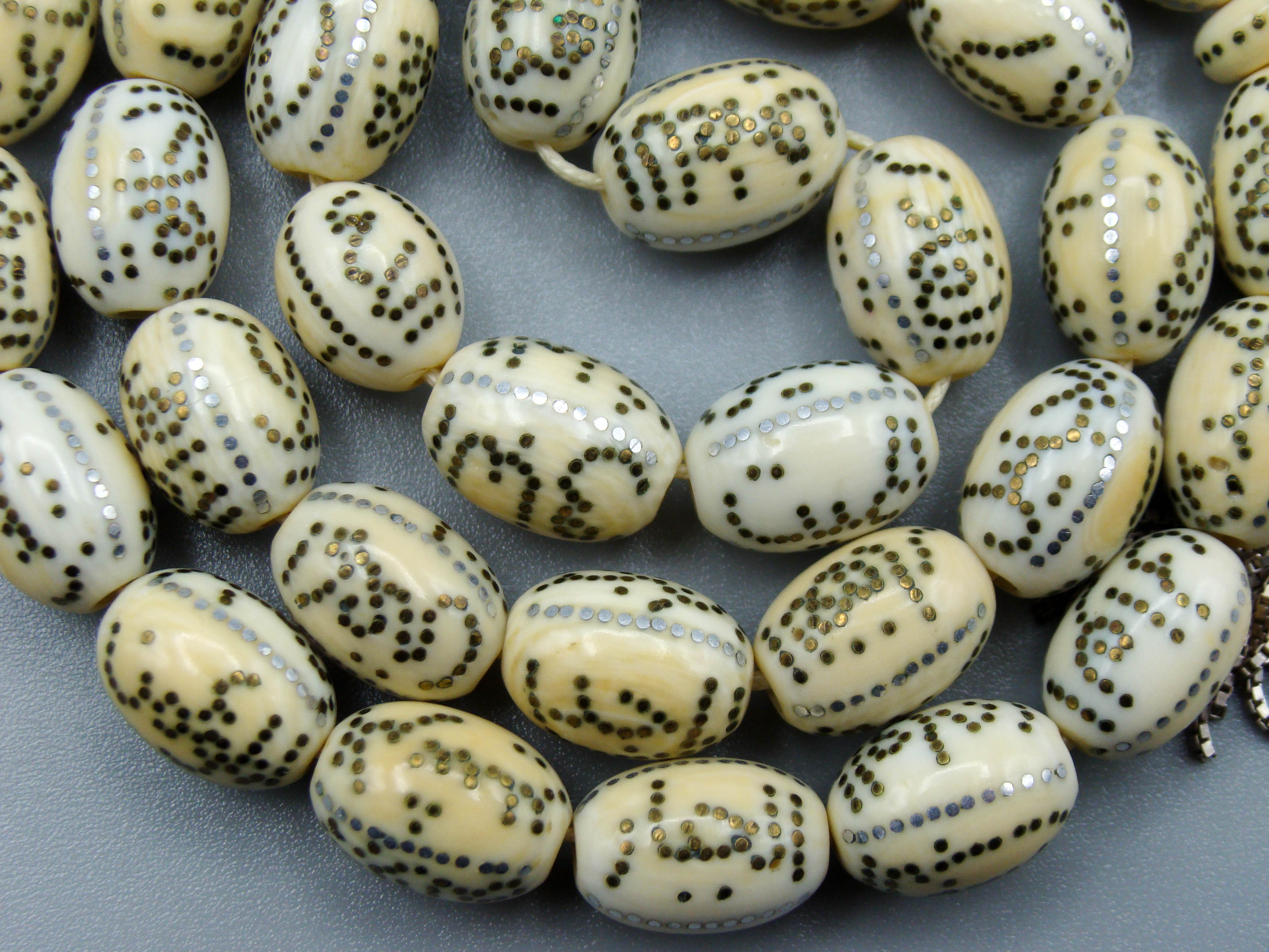 Antique Ivory, Natural Ivory, Mediterranean Ivory, handcarved Ivory, Asien Ivory, Elephant Ivory, Ivory Chain, Ivory necklace, Ivory Rosary, Rosary beads,  مسبحة, Masbaha, Muslim prayer beads, Sterling Silver