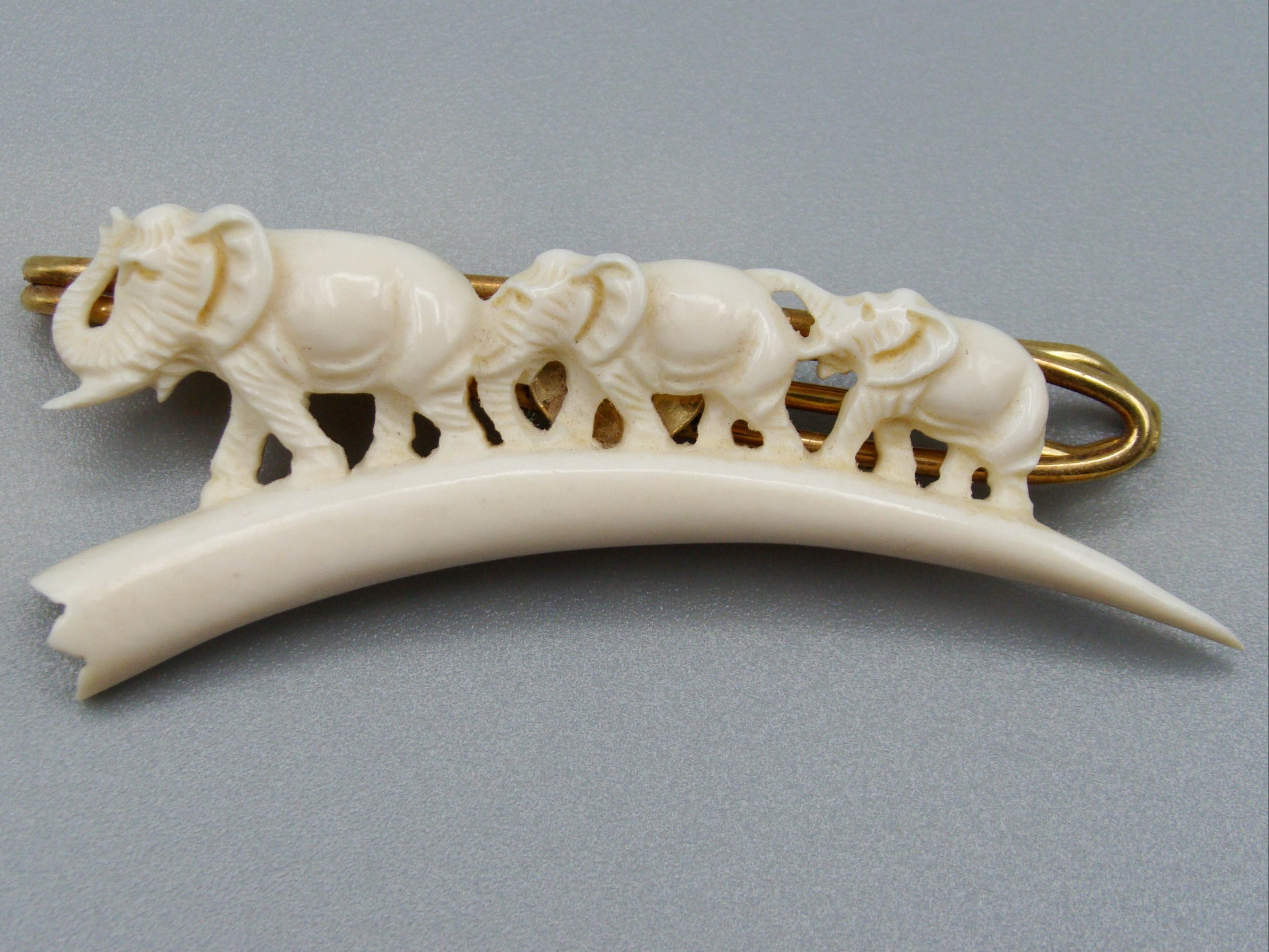 Antique Ivory, Natural Ivory, Ivory neck tie, Ivory cravat, Mediterranean Ivory, handcarved Ivory, Asien Ivory, Elephant Ivory