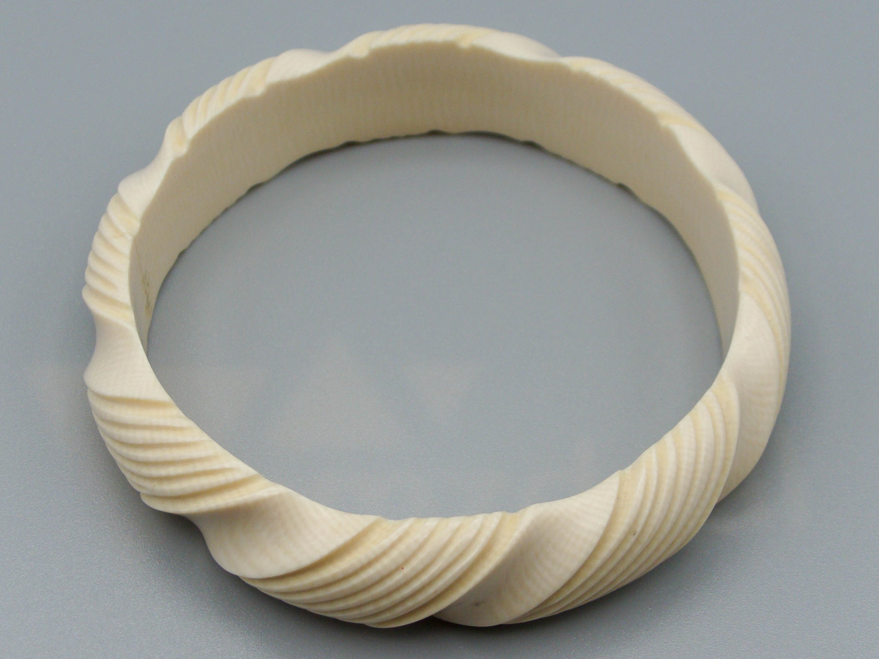 Antique Ivory, Natural Ivory, Ivory Bracelet, Mediterranean Ivory, handcarved Ivory, Asien Ivory, Elephant Ivory