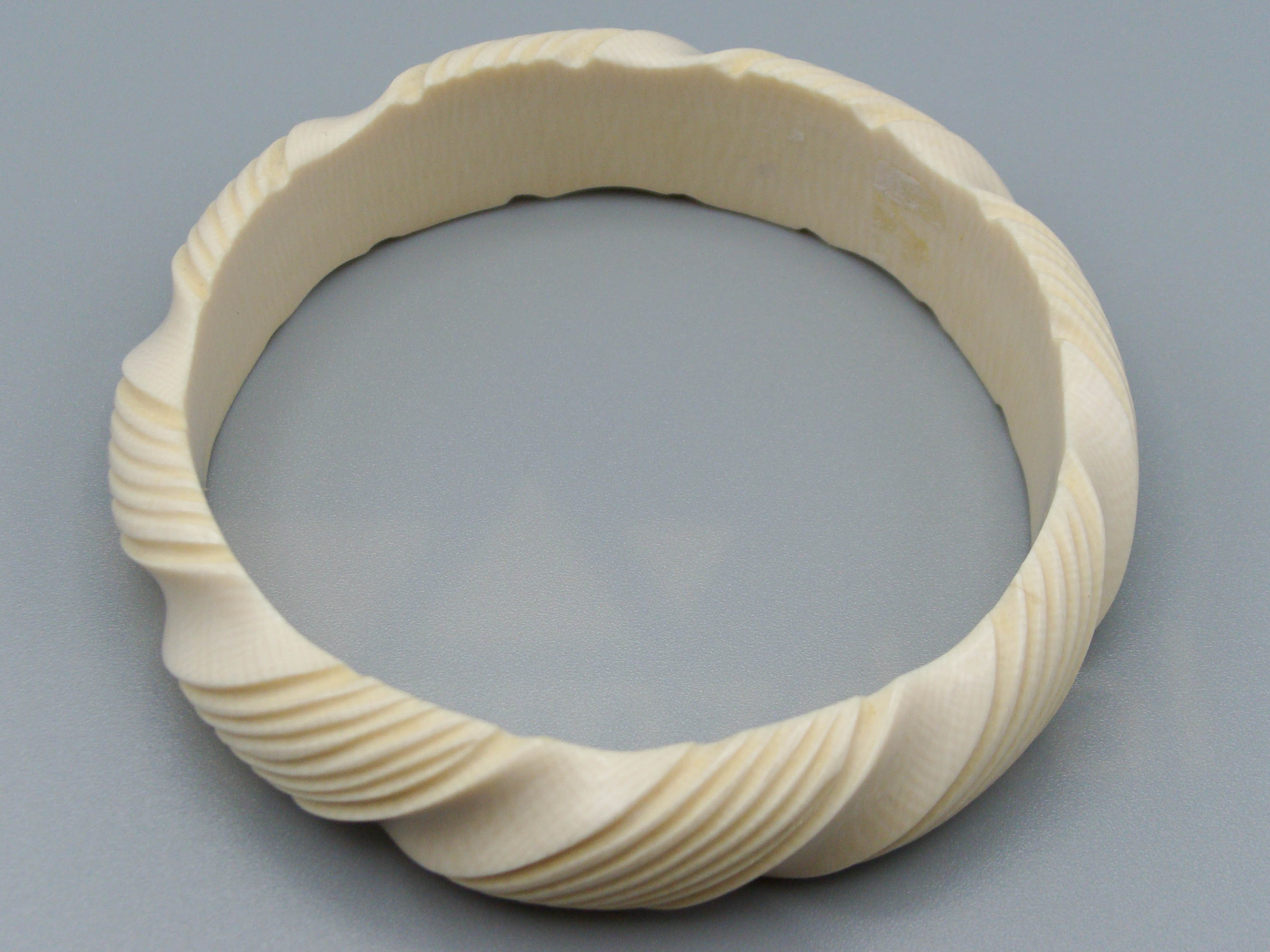 Antique Ivory, Natural Ivory, Ivory Bracelet, Mediterranean Ivory, handcarved Ivory, Asien Ivory, Elephant Ivory