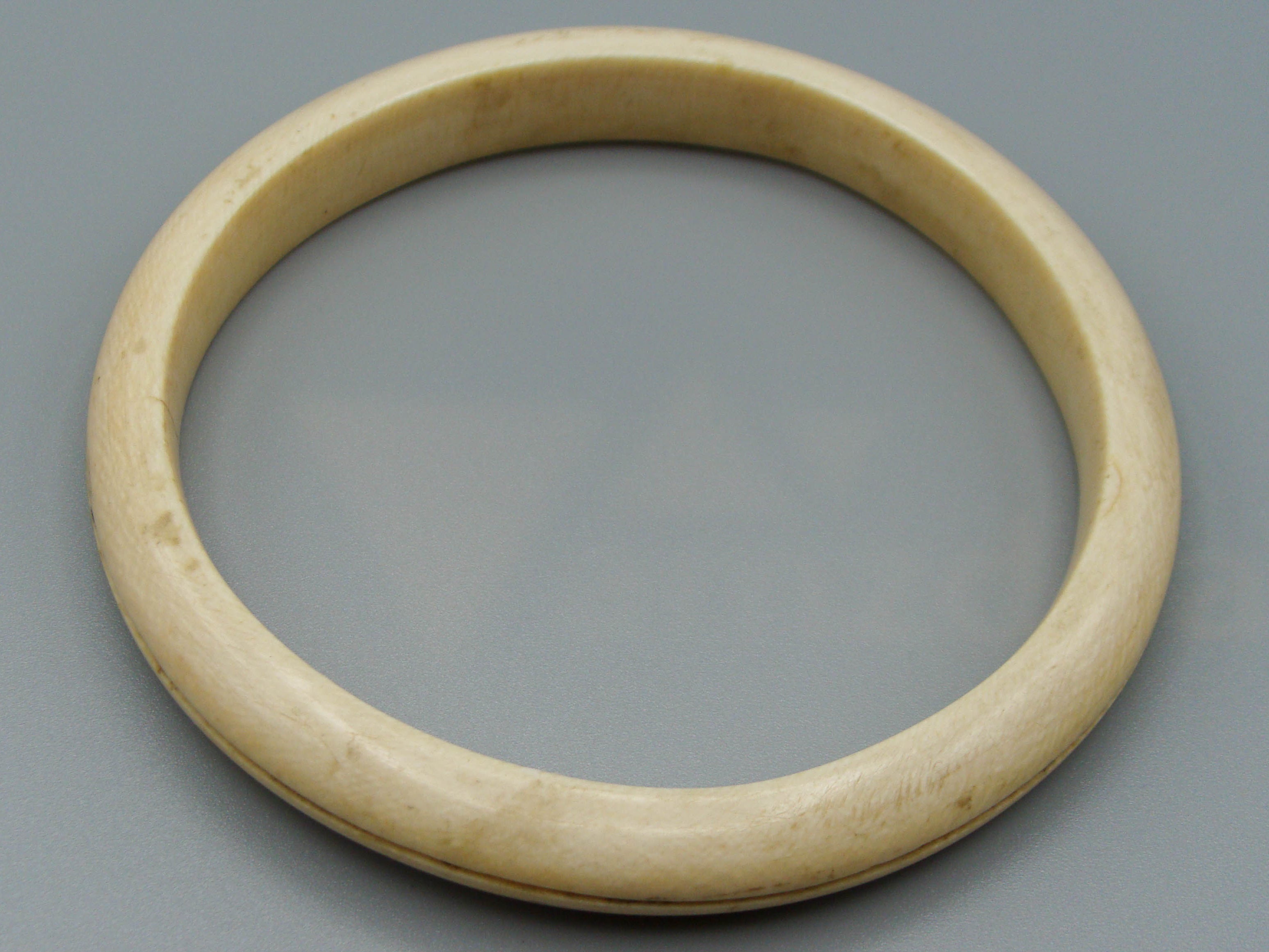 Antique Ivory, Natural Ivory, Ivory Bracelet, Mediterranean Ivory, handcarved Ivory, Asien Ivory, Elephant Ivory