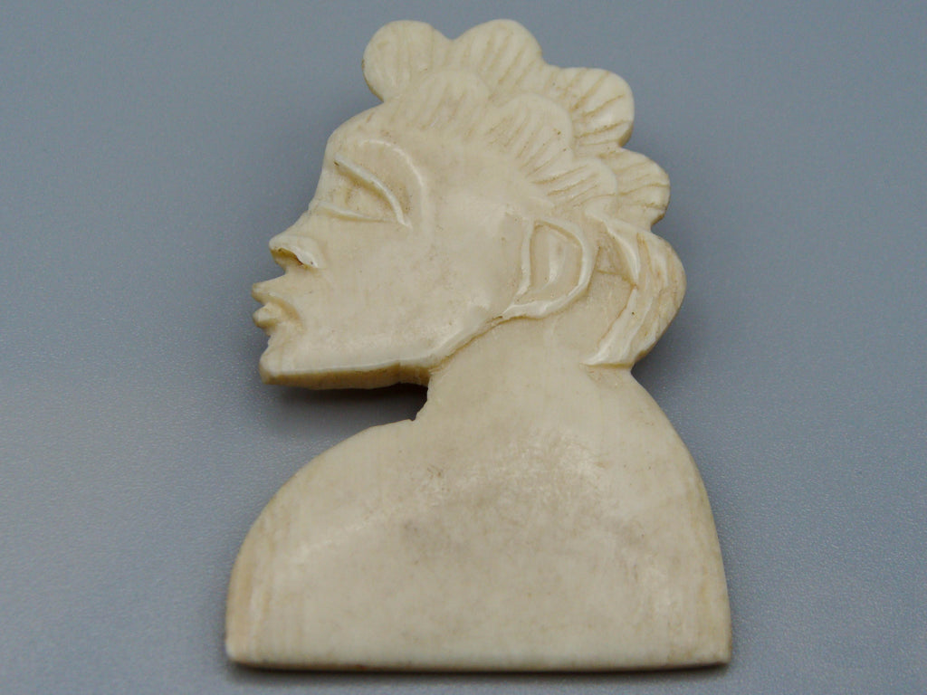 Antique Ivory, Natural Ivory, Ivory Brooch, Mediterranean Ivory, handcarved Ivory, Asien Ivory, Elephant Ivory