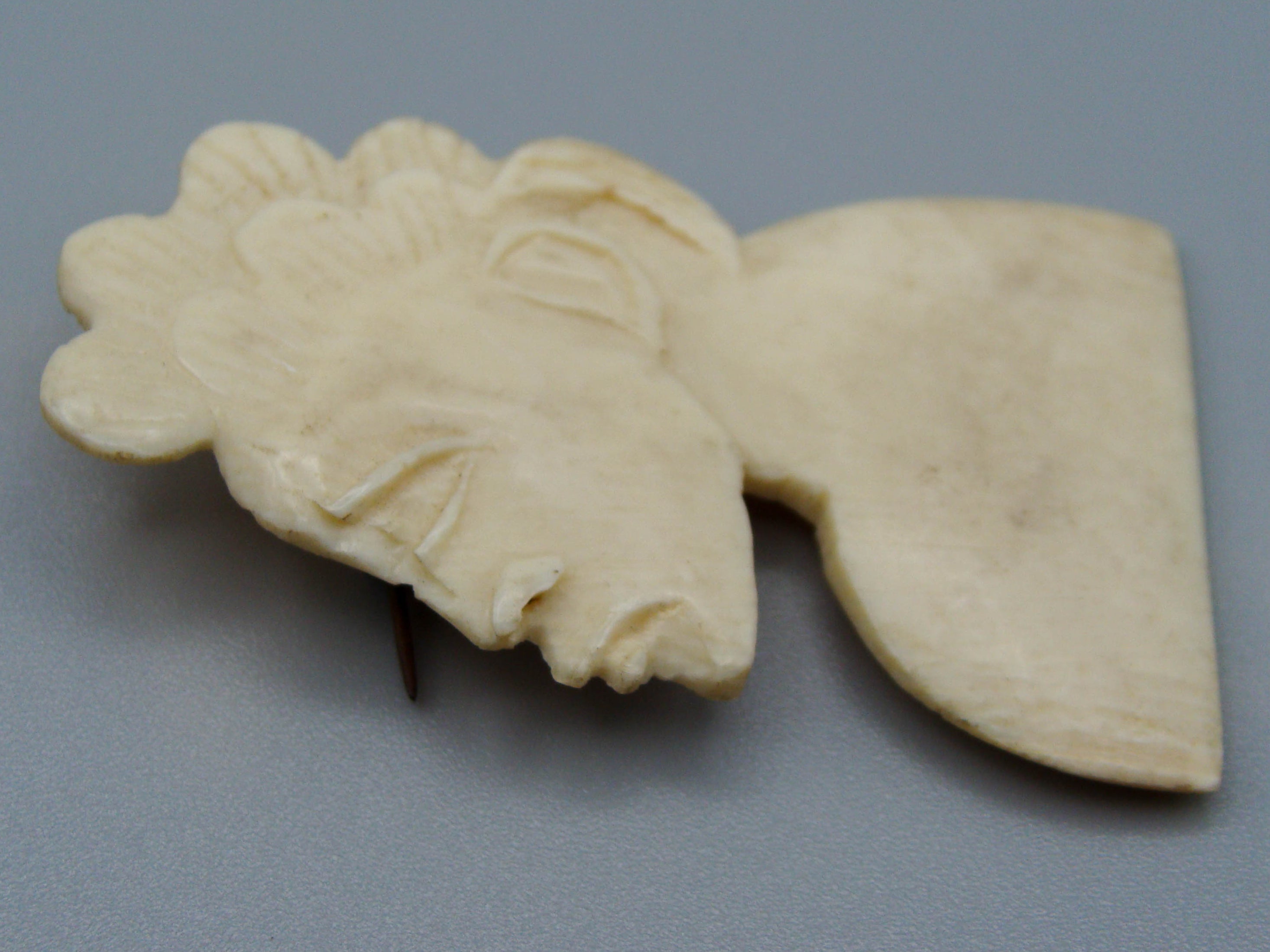 Antique Ivory, Natural Ivory, Ivory Brooch, Mediterranean Ivory, handcarved Ivory, Asien Ivory, Elephant Ivory