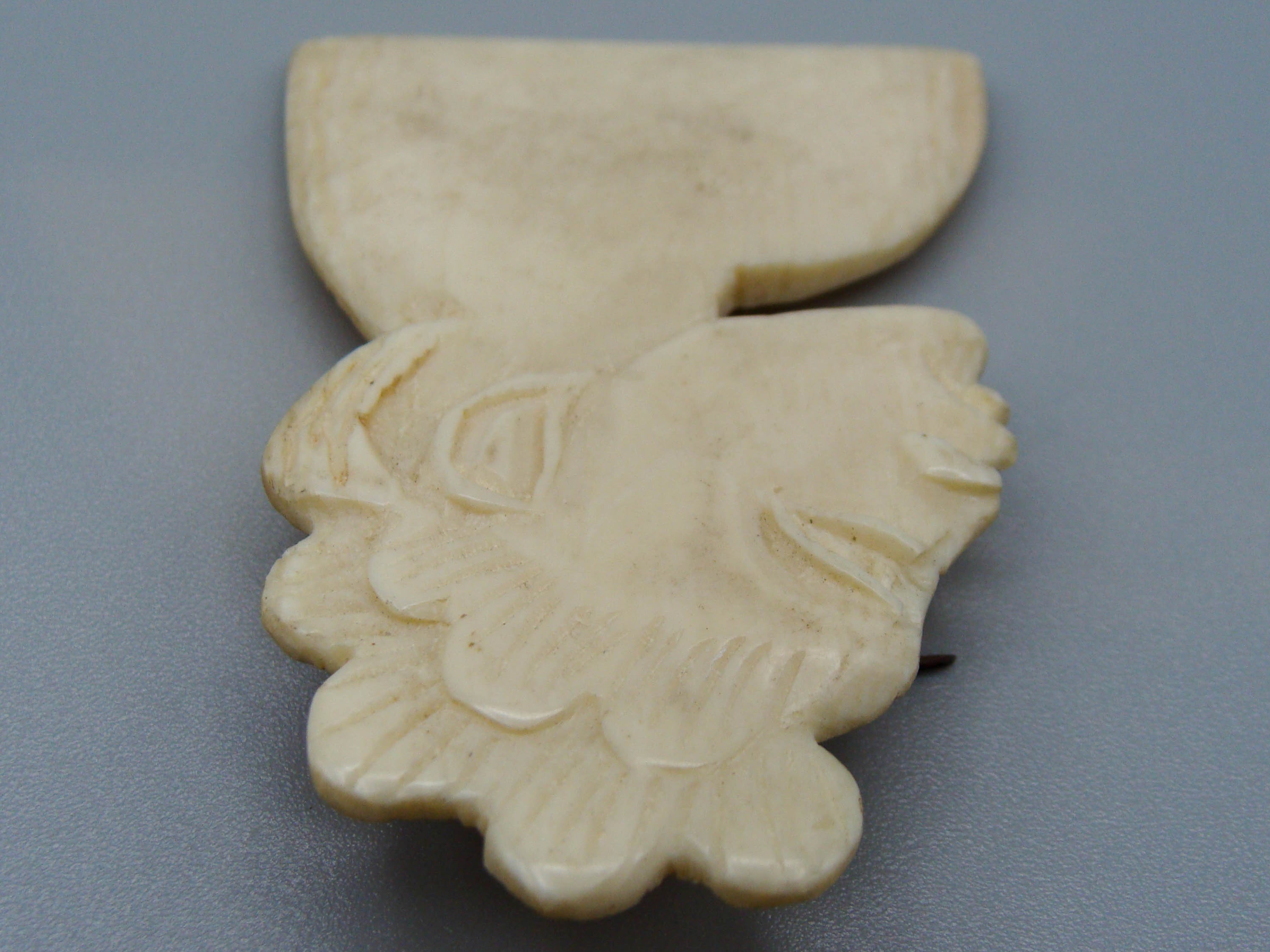 Antique Ivory, Natural Ivory, Ivory Brooch, Mediterranean Ivory, handcarved Ivory, Asien Ivory, Elephant Ivory