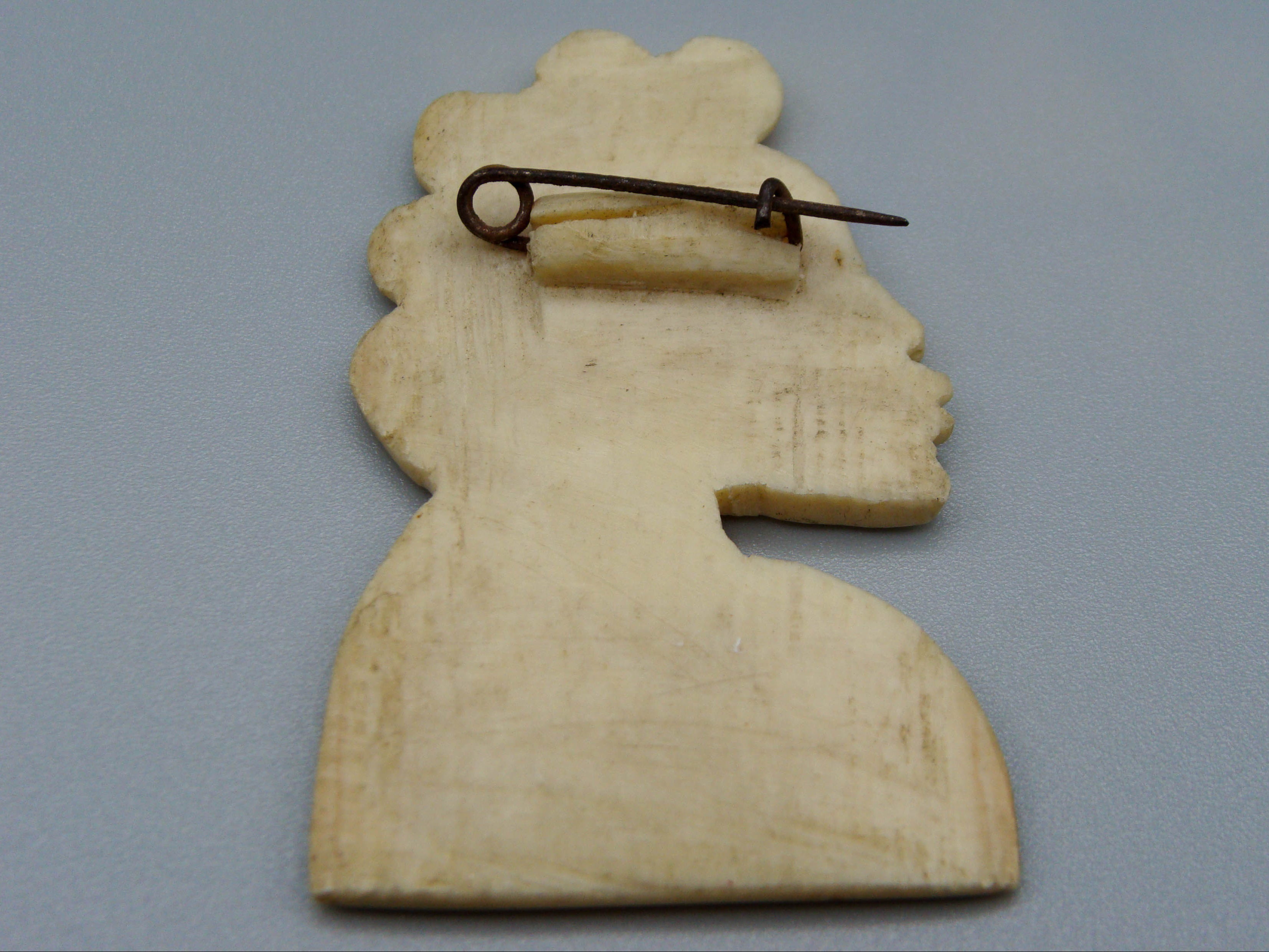 Antique Ivory, Natural Ivory, Ivory Brooch, Mediterranean Ivory, handcarved Ivory, Asien Ivory, Elephant Ivory