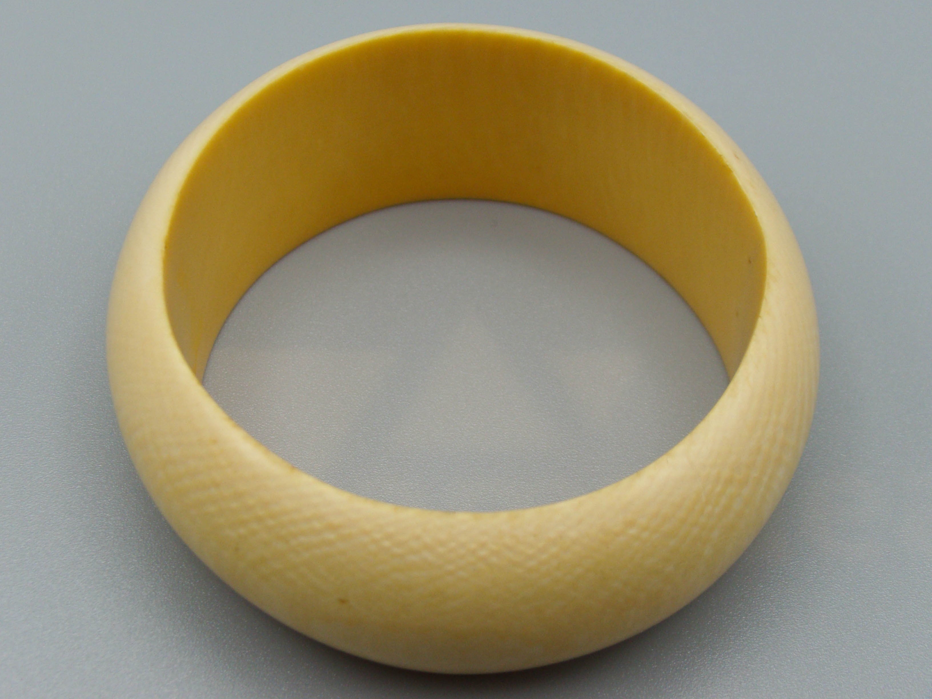 Antique Ivory, Natural Ivory, Ivory Bracelet, Mediterranean Ivory, handcarved Ivory, Asien Ivory, Elephant Ivory