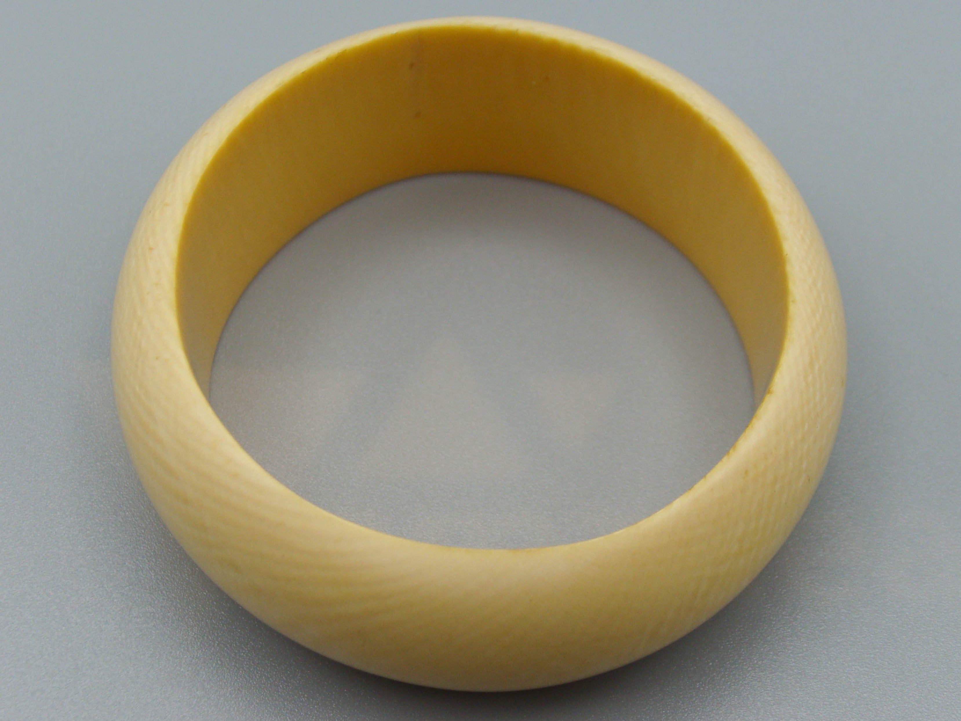 Antique Ivory, Natural Ivory, Ivory Bracelet, Mediterranean Ivory, handcarved Ivory, Asien Ivory, Elephant Ivory