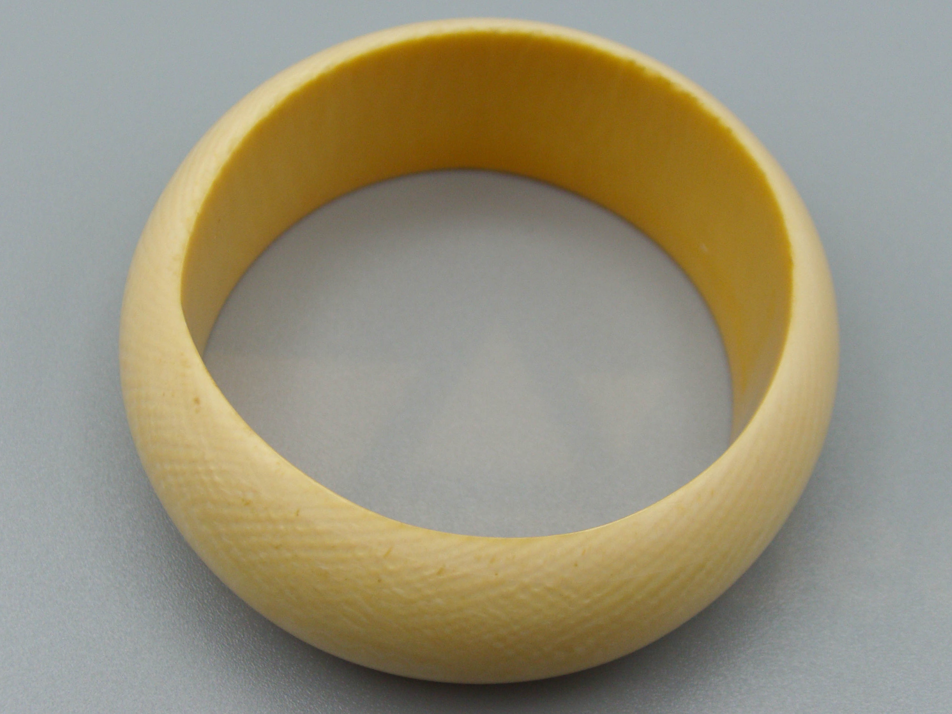 Antique Ivory, Natural Ivory, Ivory Bracelet, Mediterranean Ivory, handcarved Ivory, Asien Ivory, Elephant Ivory