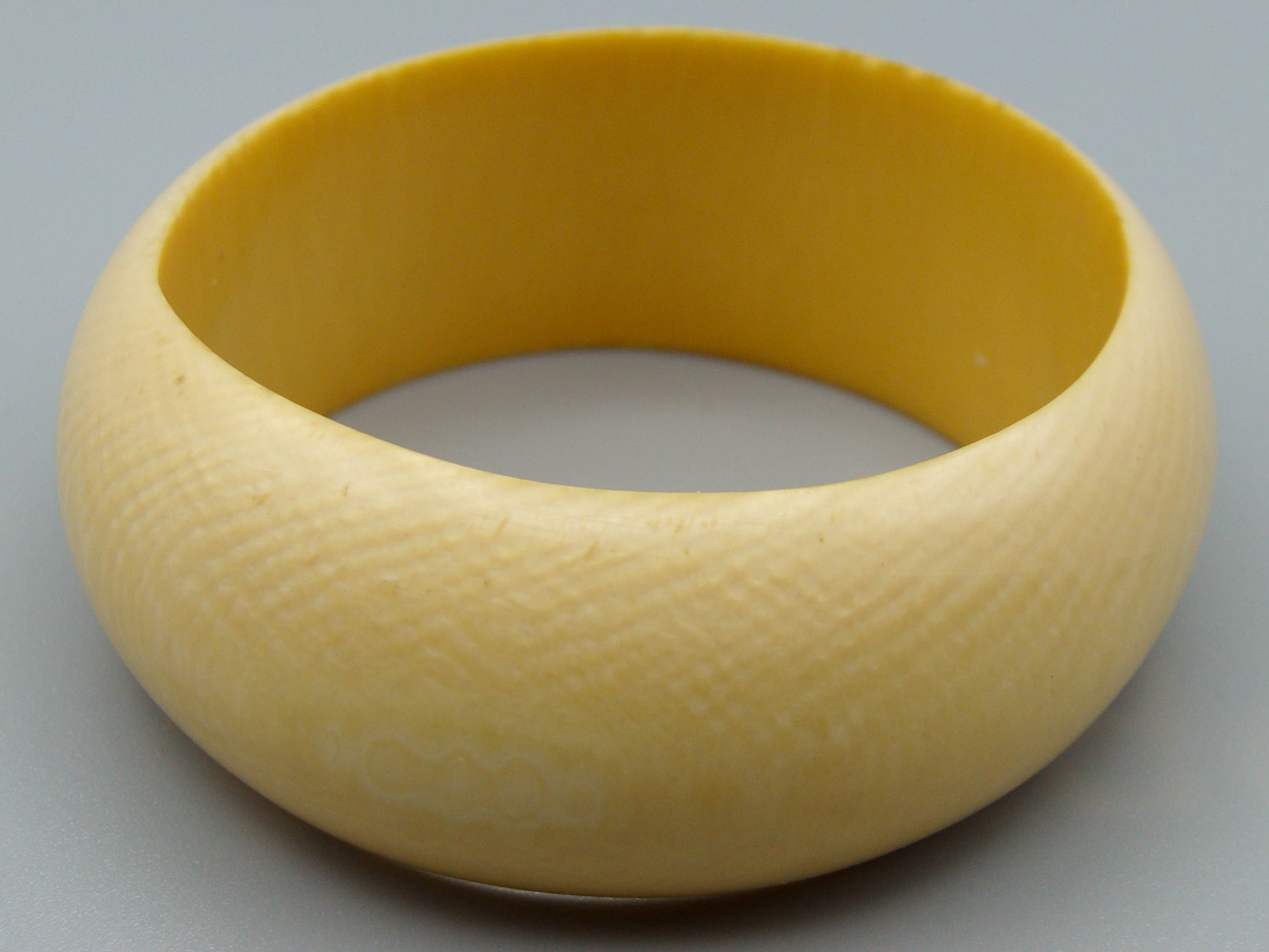 Antique Ivory, Natural Ivory, Ivory Bracelet, Mediterranean Ivory, handcarved Ivory, Asien Ivory, Elephant Ivory