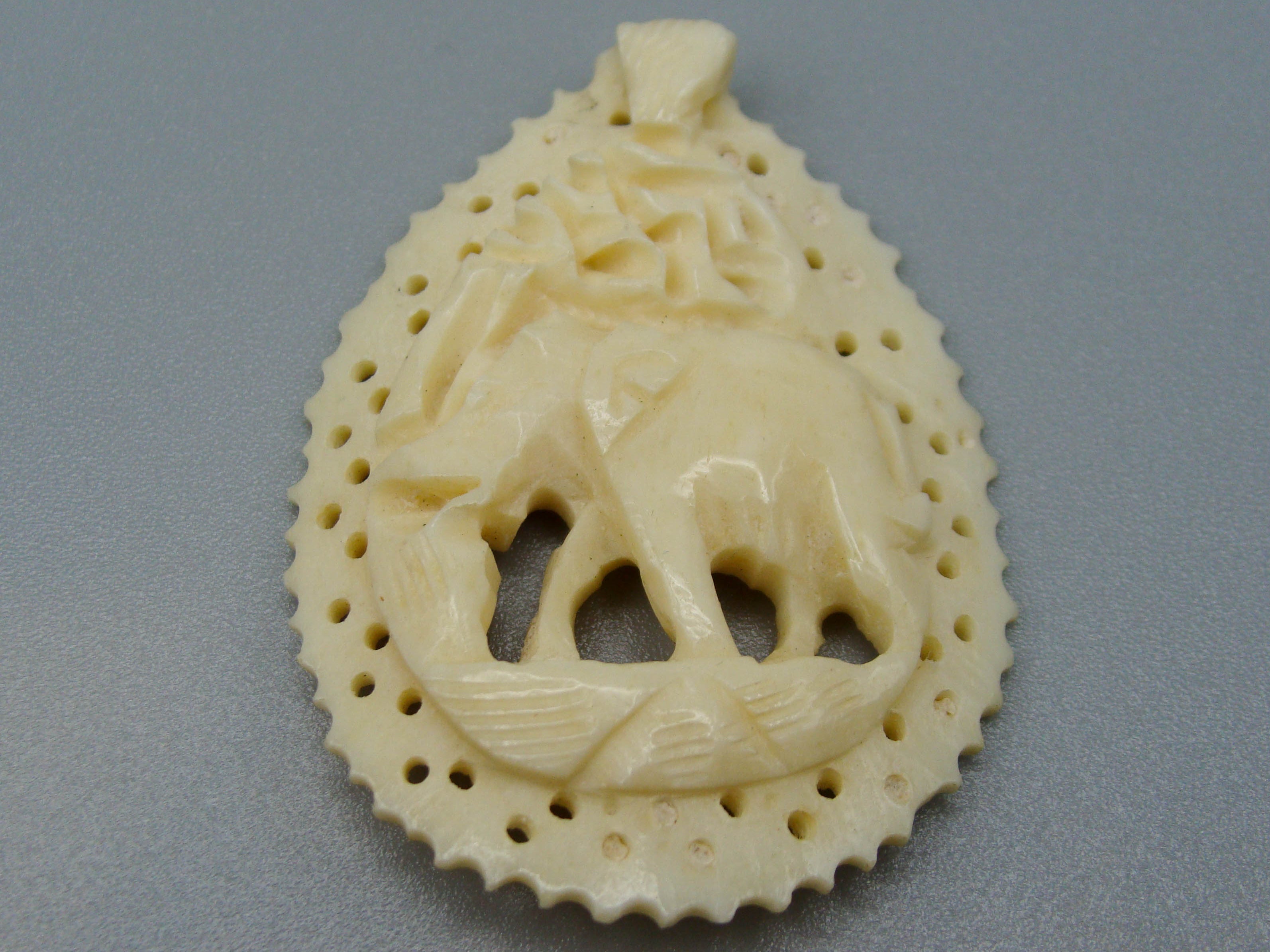 Antique Ivory, Natural Ivory, Mediterranean Ivory, handcarved Ivory, Asien Ivory, Elephant Ivory, Ivory Chain, Ivory Pendant