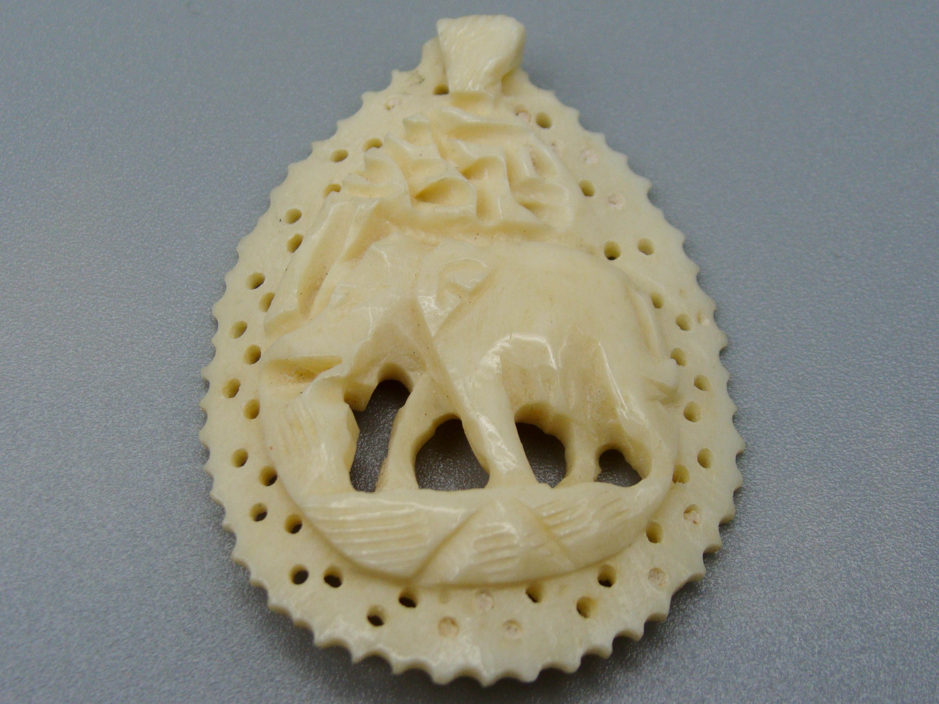 Antique Ivory, Natural Ivory, Mediterranean Ivory, handcarved Ivory, Asien Ivory, Elephant Ivory, Ivory Chain, Ivory Pendant