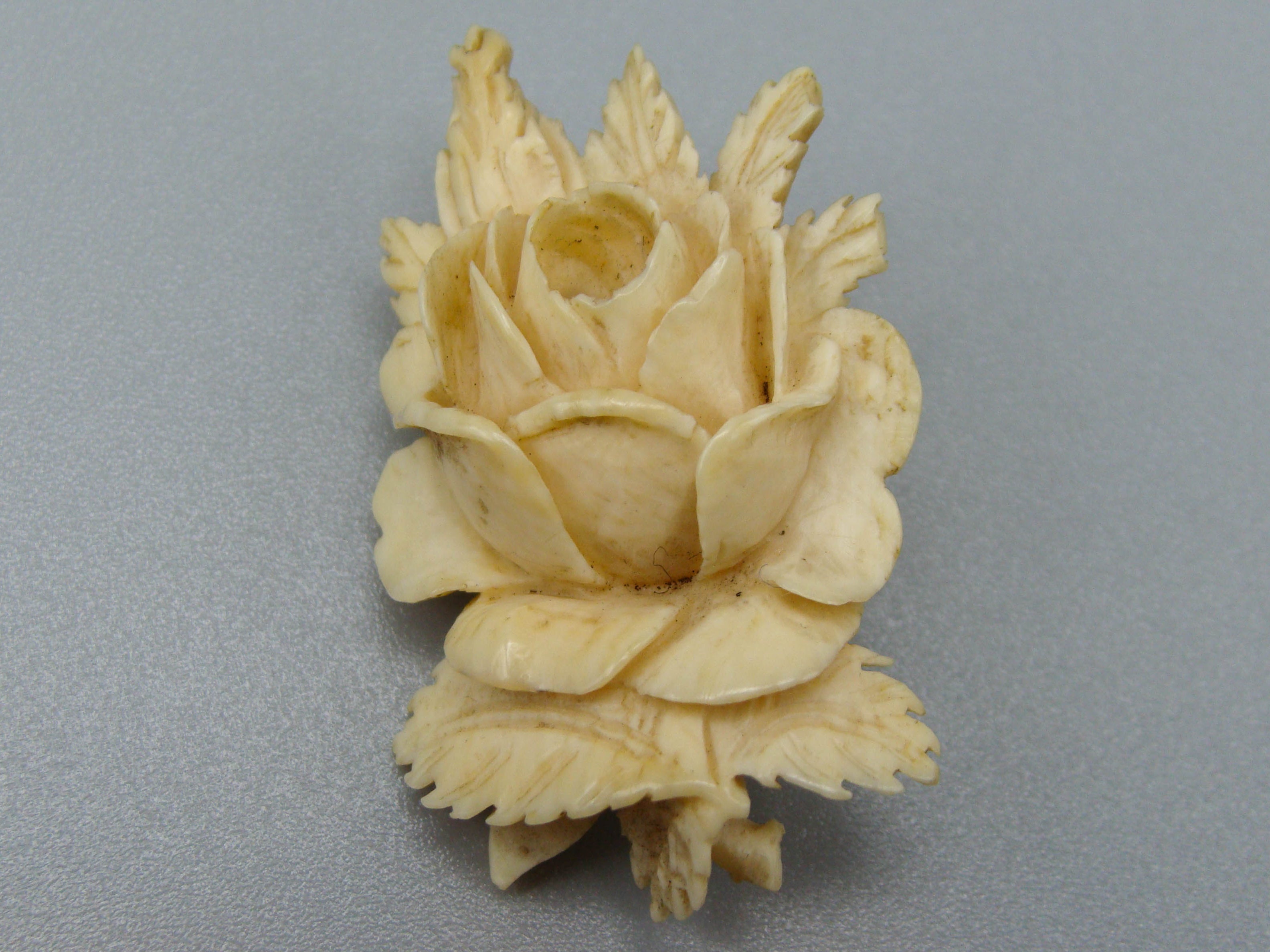 Antique Ivory, Natural Ivory, Ivory Brooch, Mediterranean Ivory, handcarved Ivory, Asien Ivory, Elephant Ivory