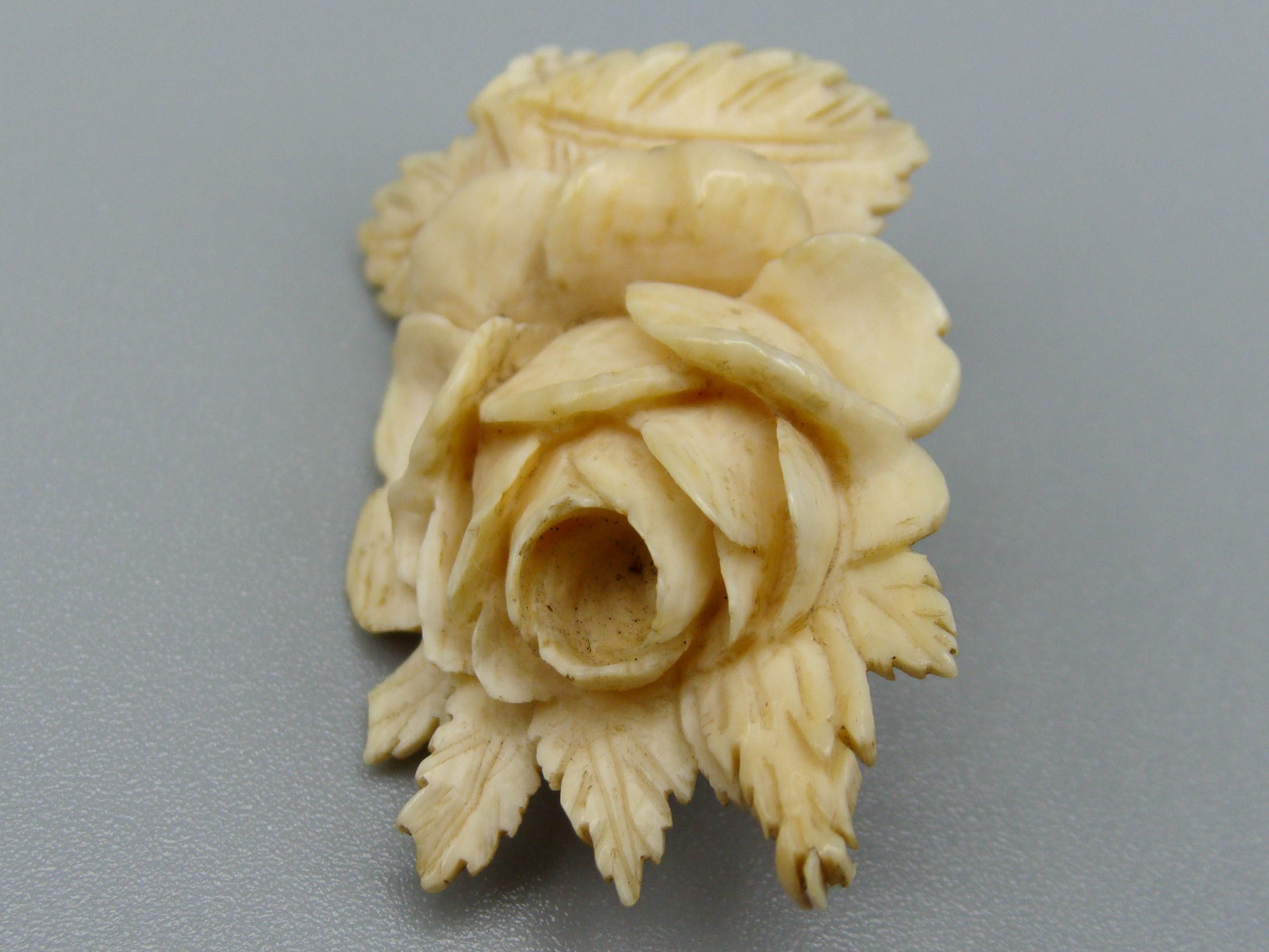 Antique Ivory, Natural Ivory, Ivory Brooch, Mediterranean Ivory, handcarved Ivory, Asien Ivory, Elephant Ivory