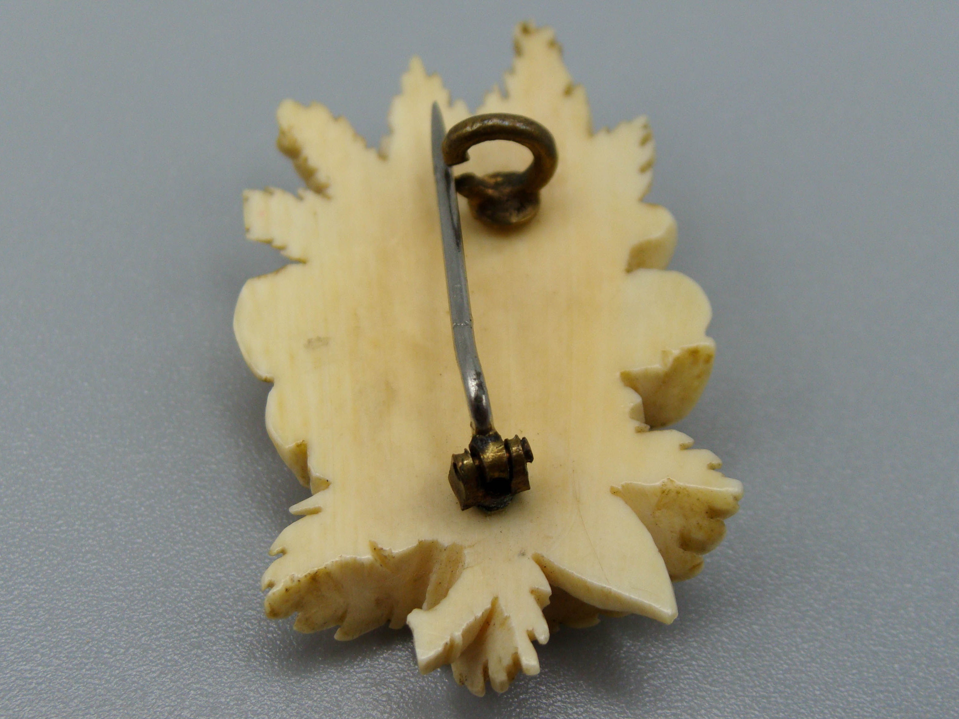 Antique Ivory, Natural Ivory, Ivory Brooch, Mediterranean Ivory, handcarved Ivory, Asien Ivory, Elephant Ivory