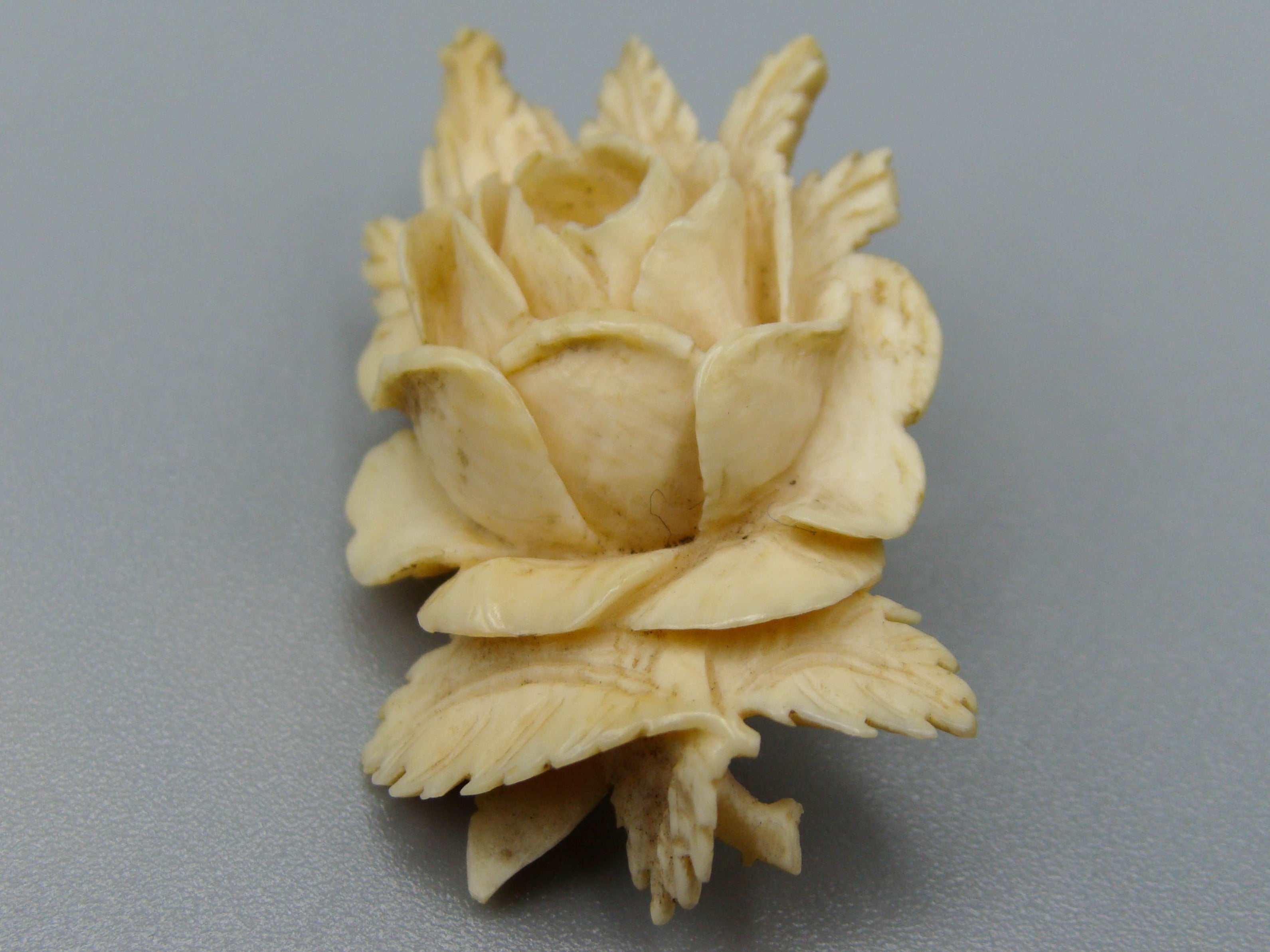 Antique Ivory, Natural Ivory, Ivory Brooch, Mediterranean Ivory, handcarved Ivory, Asien Ivory, Elephant Ivory