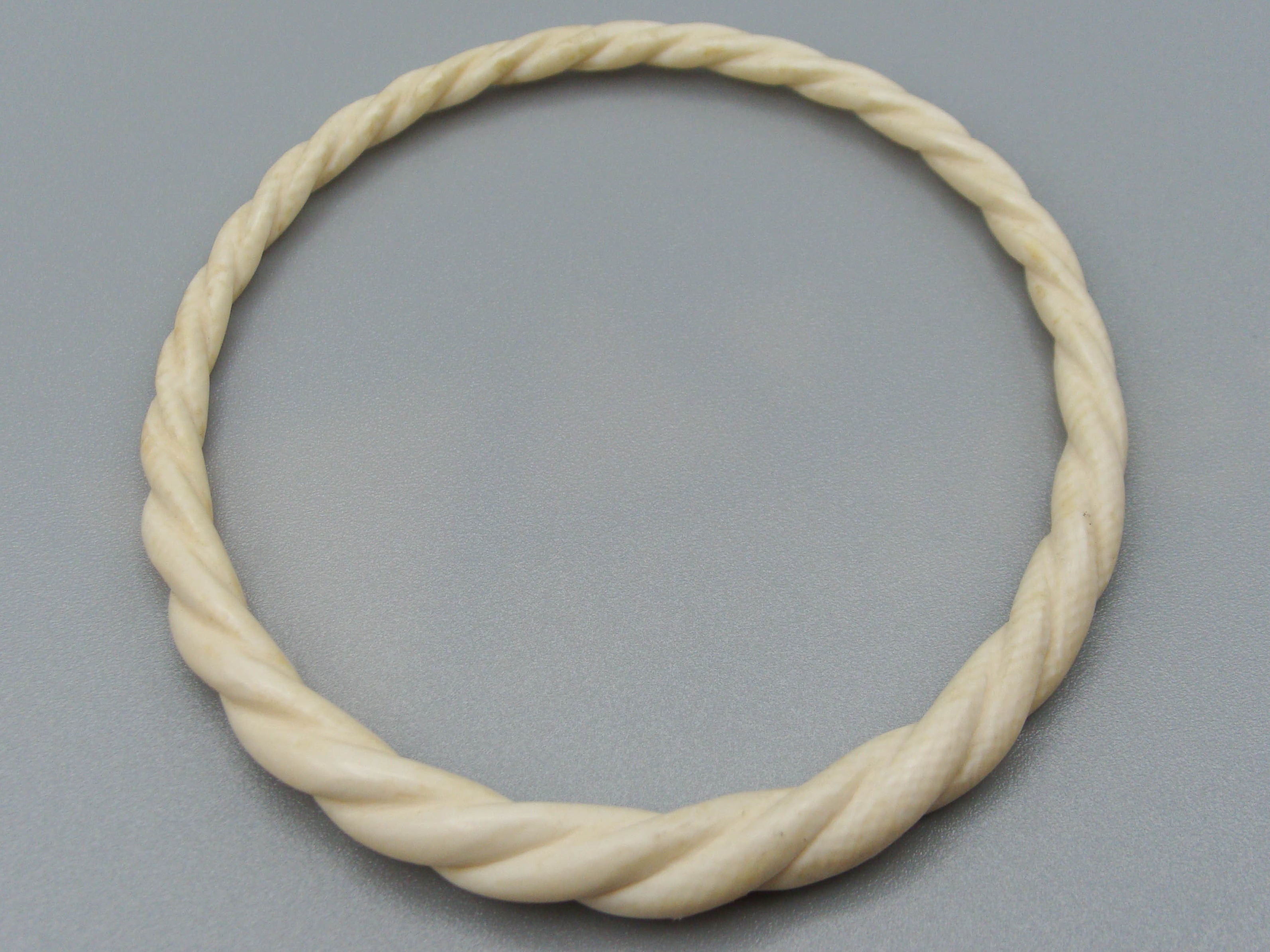 Antique Ivory, Natural Ivory, Ivory Bracelet, Mediterranean Ivory, handcarved Ivory, Asien Ivory, Elephant Ivory