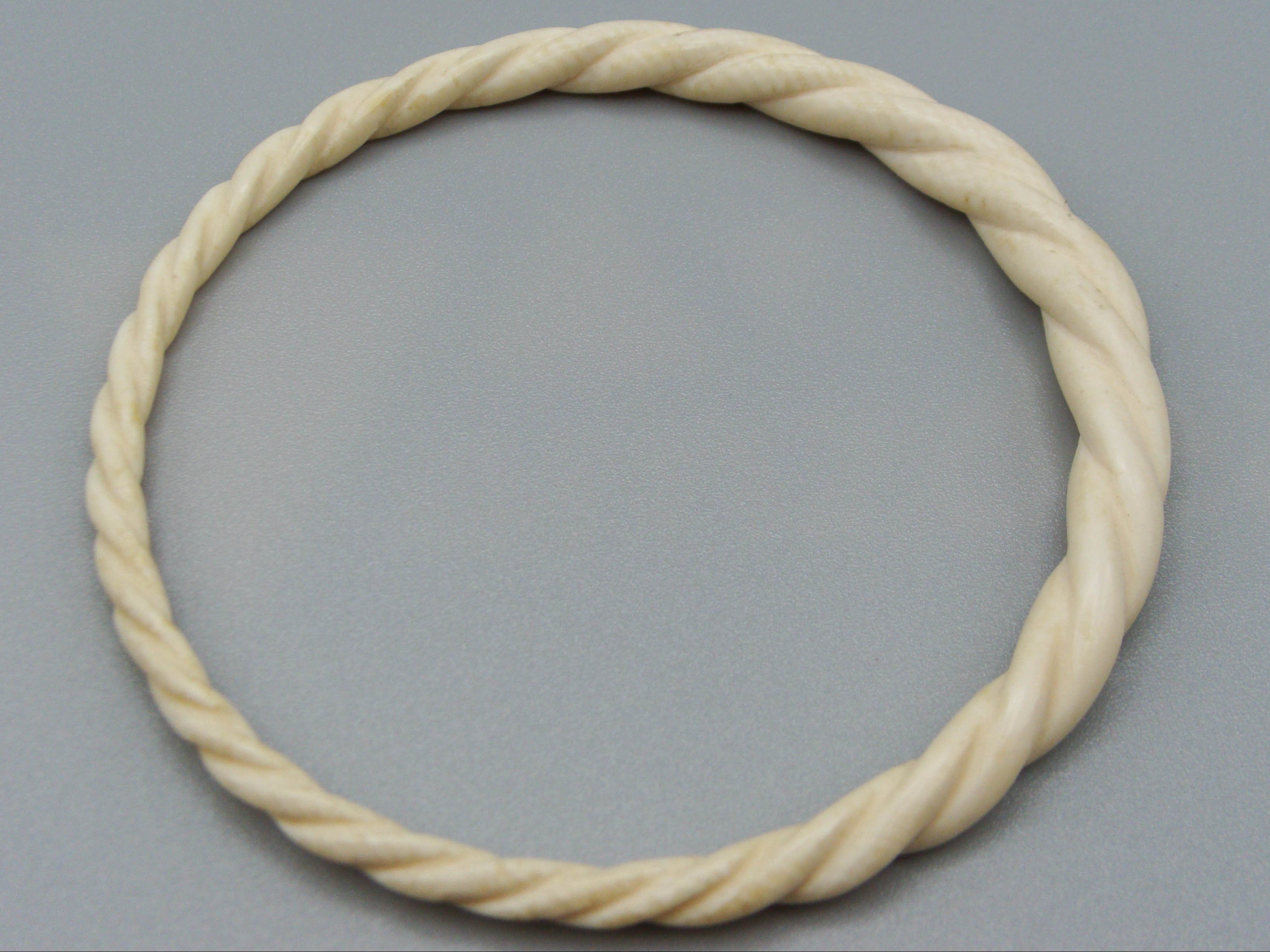 Antique Ivory, Natural Ivory, Ivory Bracelet, Mediterranean Ivory, handcarved Ivory, Asien Ivory, Elephant Ivory