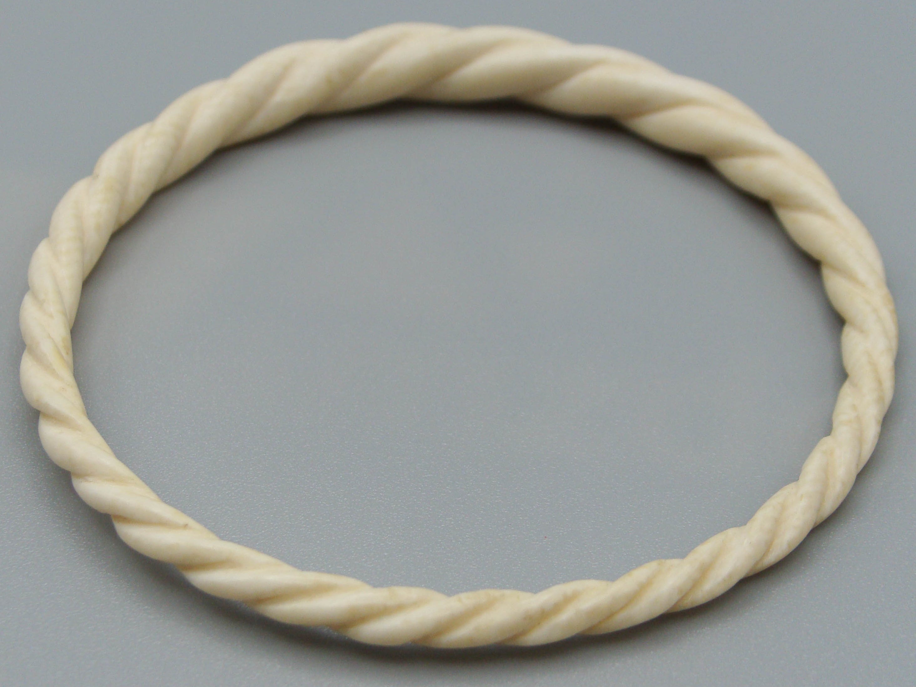 Antique Ivory, Natural Ivory, Ivory Bracelet, Mediterranean Ivory, handcarved Ivory, Asien Ivory, Elephant Ivory