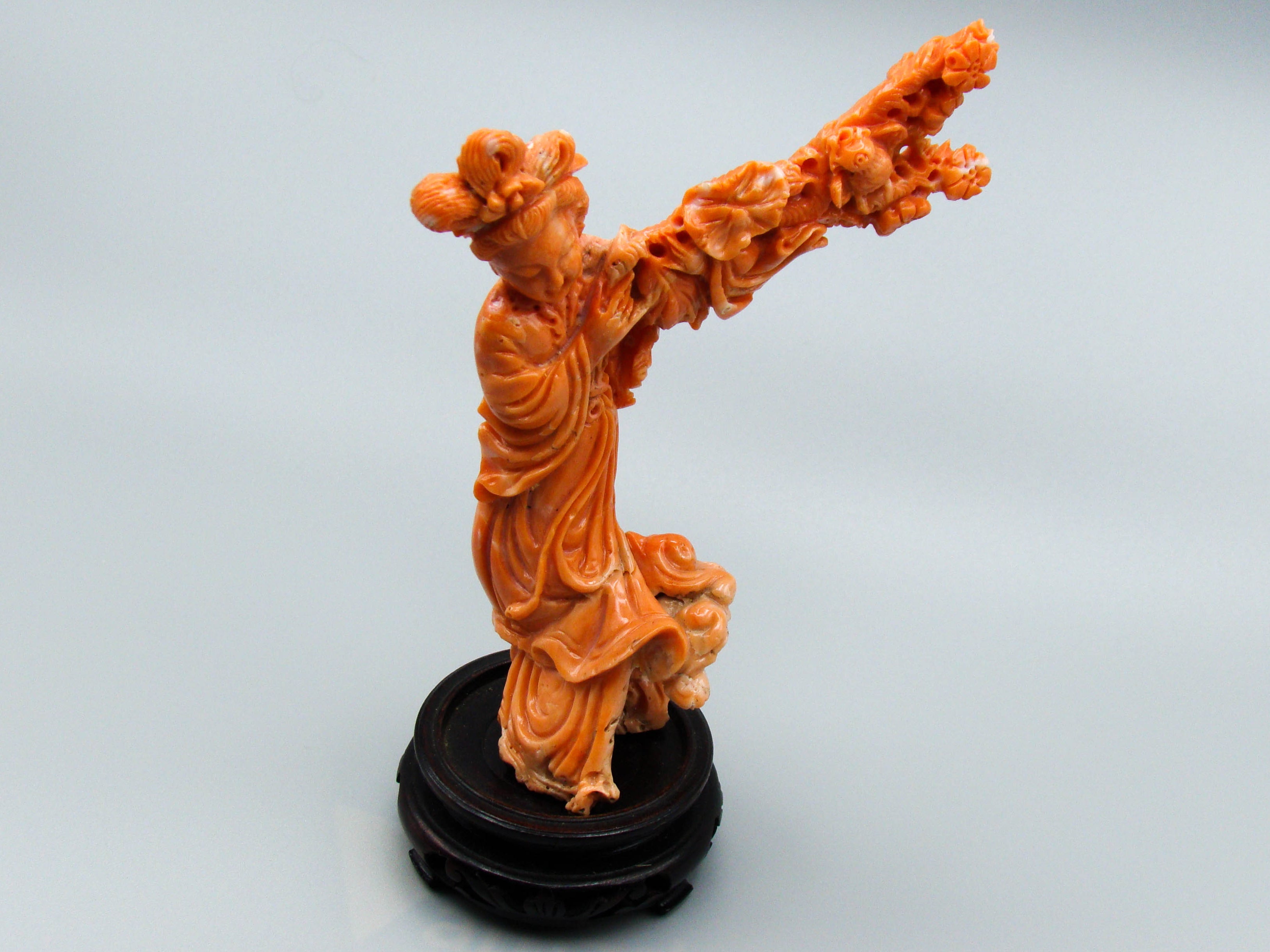 antique coral, natural coral, undyed coral, dark momo orange coral, Italian coral, pacific coral, Sardinian Coral, sea coral, Mediterranean coral, Mediterranean Figurine, Mediterranean orange, Mediterranean sculpture, coral sculpture, coral figurine, Asien coral, Asien figurine, handcarved coral, momo coral