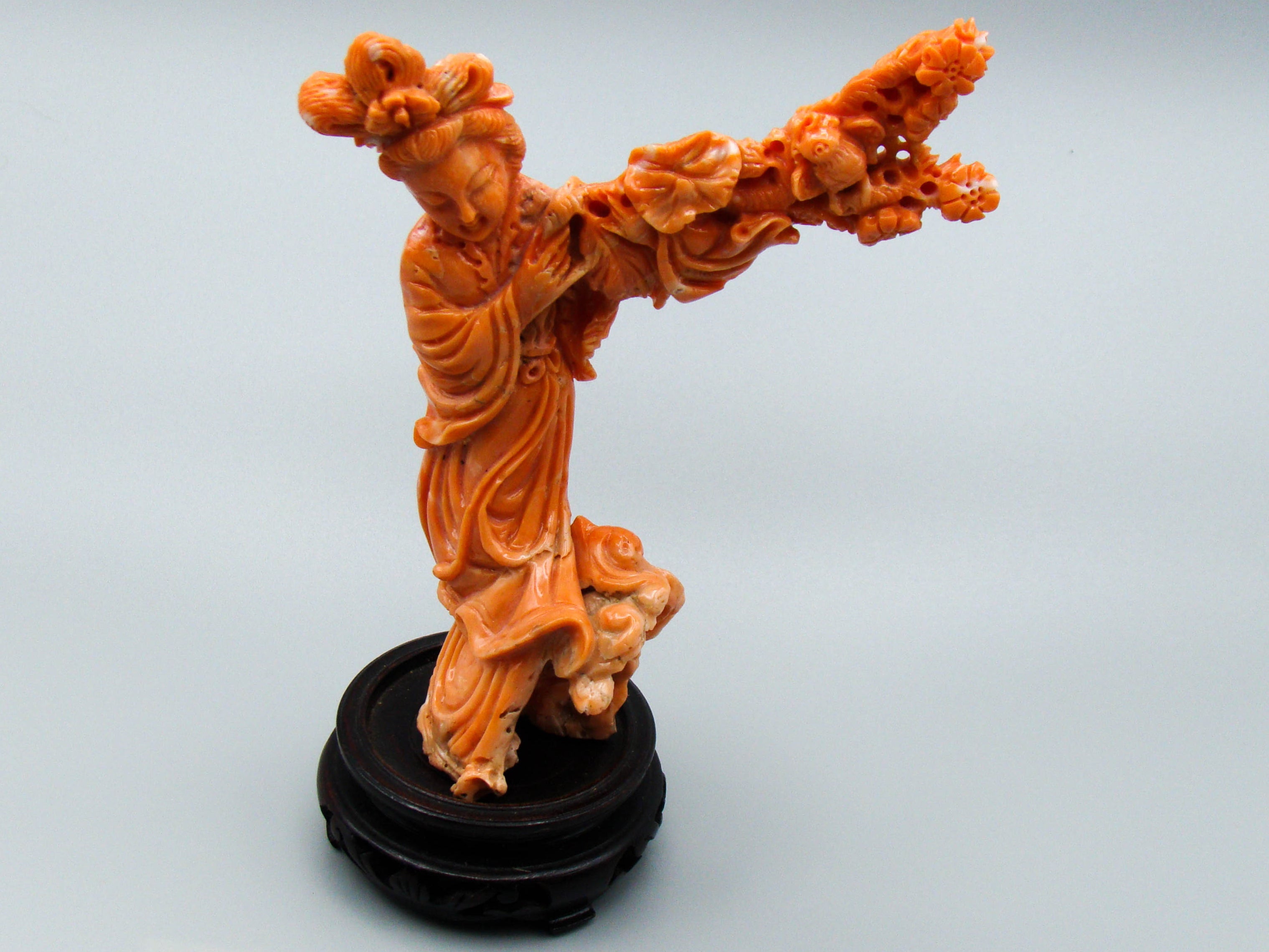 antique coral, natural coral, undyed coral, dark momo orange coral, Italian coral, pacific coral, Sardinian Coral, sea coral, Mediterranean coral, Mediterranean Figurine, Mediterranean orange, Mediterranean sculpture, coral sculpture, coral figurine, Asien coral, Asien figurine, handcarved coral, momo coral