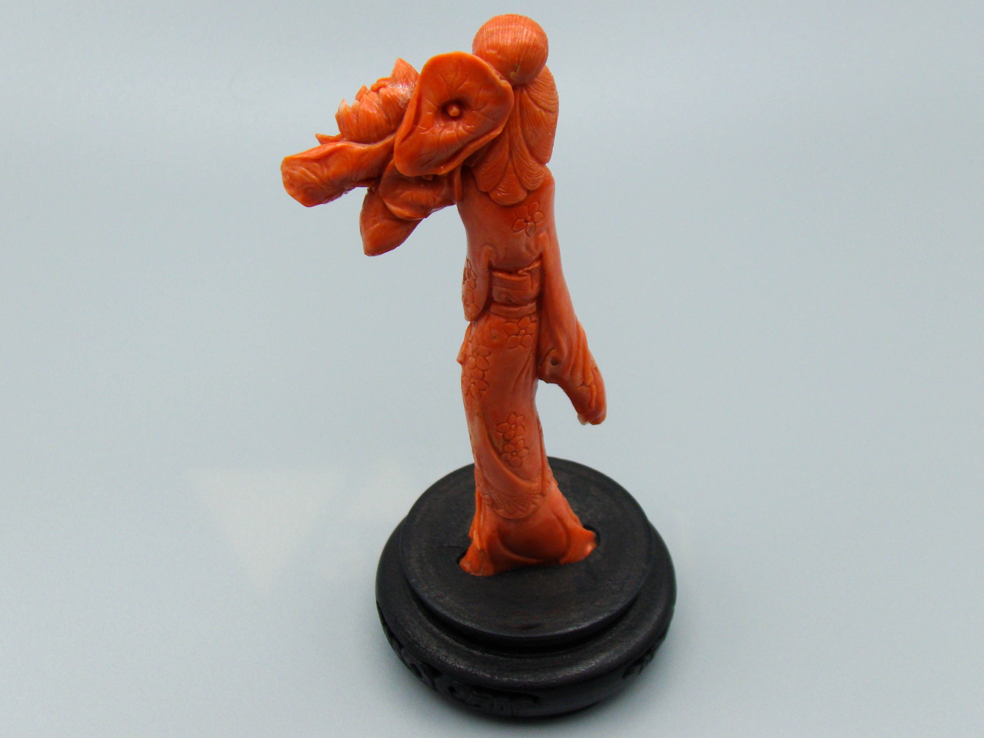 antique coral, natural coral, undyed coral, dark red coral, Italian coral, pacific coral, Sardinian Coral, sea coral, Mediterranean coral, Mediterranean Figurine, Mediterranean red, Mediterranean sculpture, coral sculpture, coral figurine, Asien coral, Asien figurine, handcarved coral,