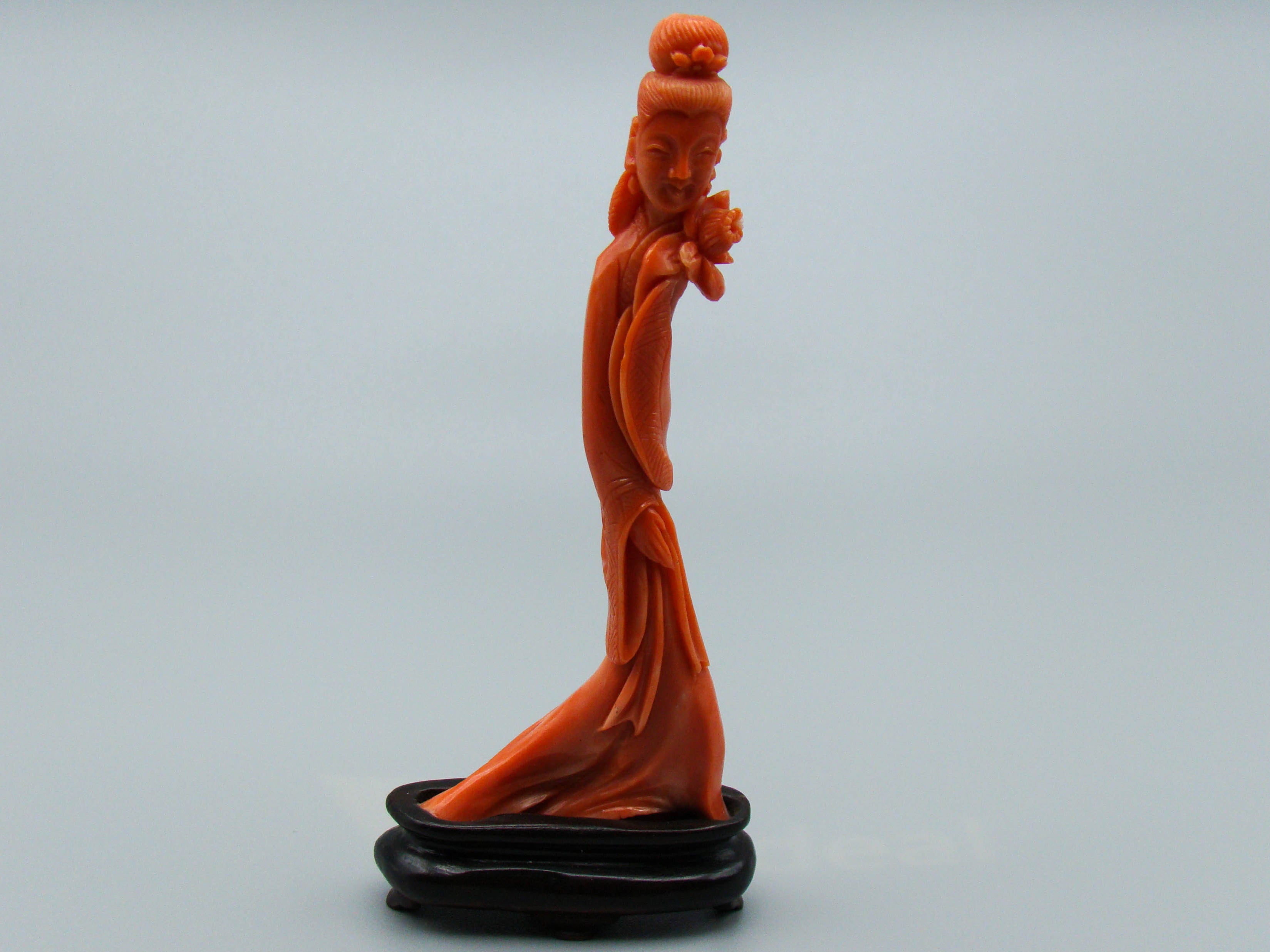 antique coral, natural coral, undyed coral, dark momo orange coral, Italian coral, pacific coral, Sardinian Coral, sea coral, Mediterranean coral, Mediterranean Figurine, Mediterranean orange, Mediterranean sculpture, coral sculpture, coral figurine, Asien coral, Asien figurine, handcarved coral, momo coral