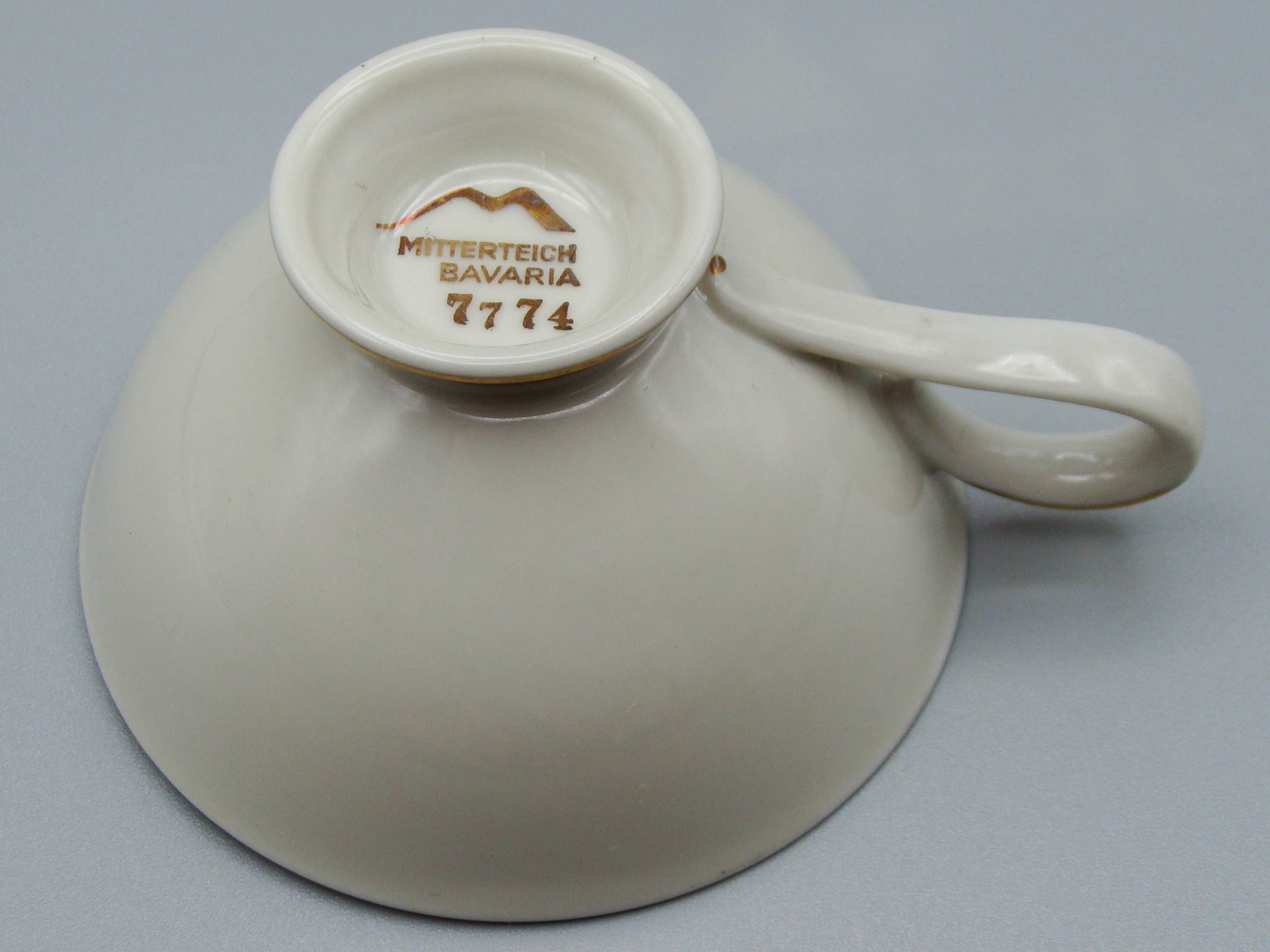 Vintage Antique Germany Bavaria Porcelain Tea Cup - Saucer and Cup Set - Kingdom of Antique Arts, Bavaria Porcelain, German Porcelain, Hantpainted Porcelain, Collecting Tea cups, Colllecting Coffee cups, Art Deco Porcelain