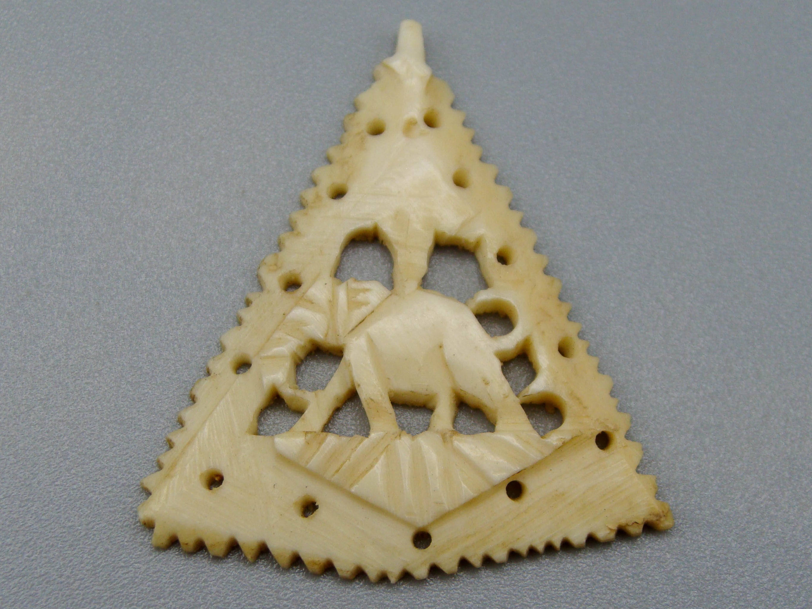 Antique Ivory, Natural Ivory, Mediterranean Ivory, handcarved Ivory, Asien Ivory, Elephant Ivory, Ivory Chain, Ivory Pendant