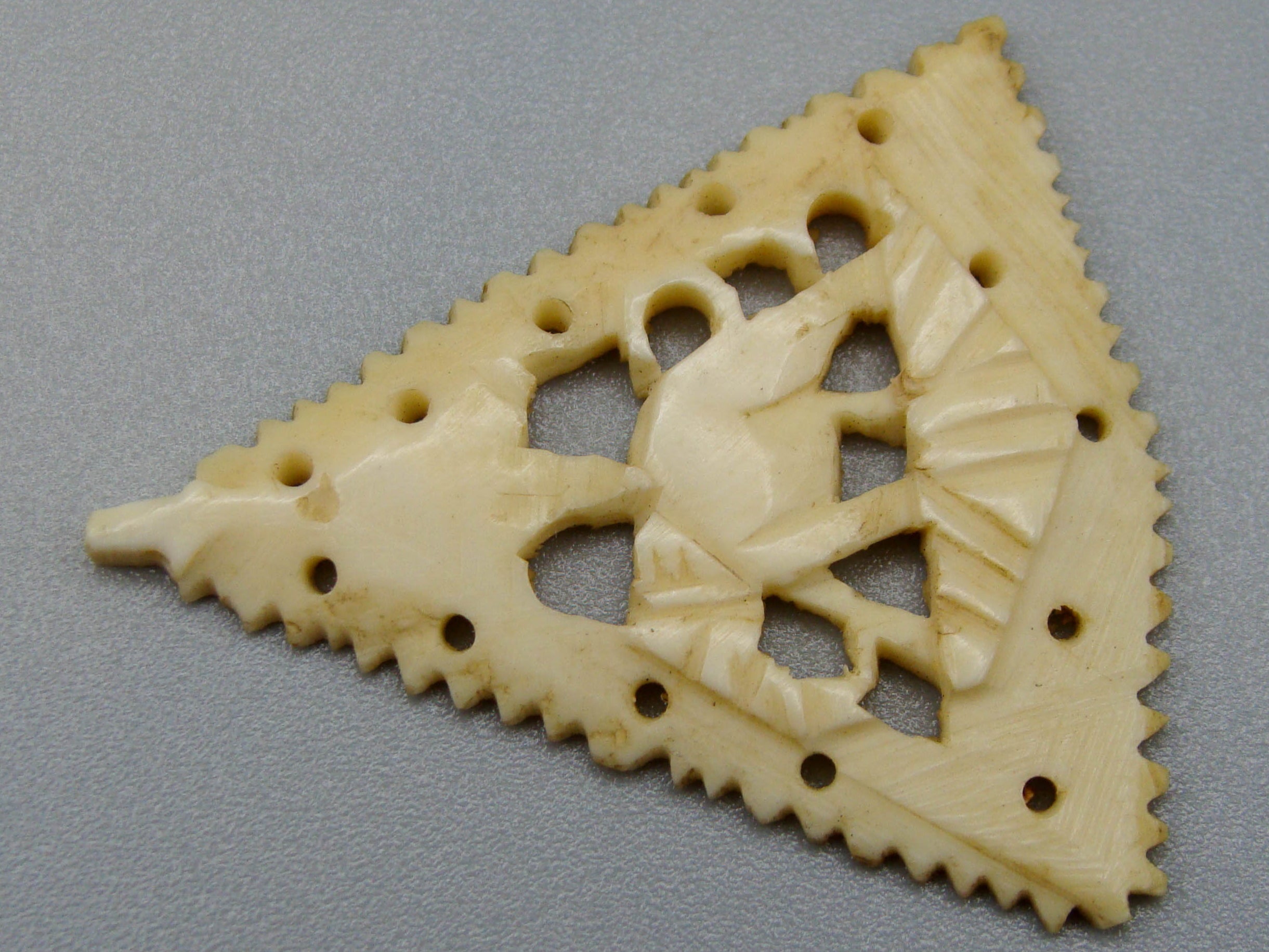 Antique Ivory, Natural Ivory, Mediterranean Ivory, handcarved Ivory, Asien Ivory, Elephant Ivory, Ivory Chain, Ivory Pendant