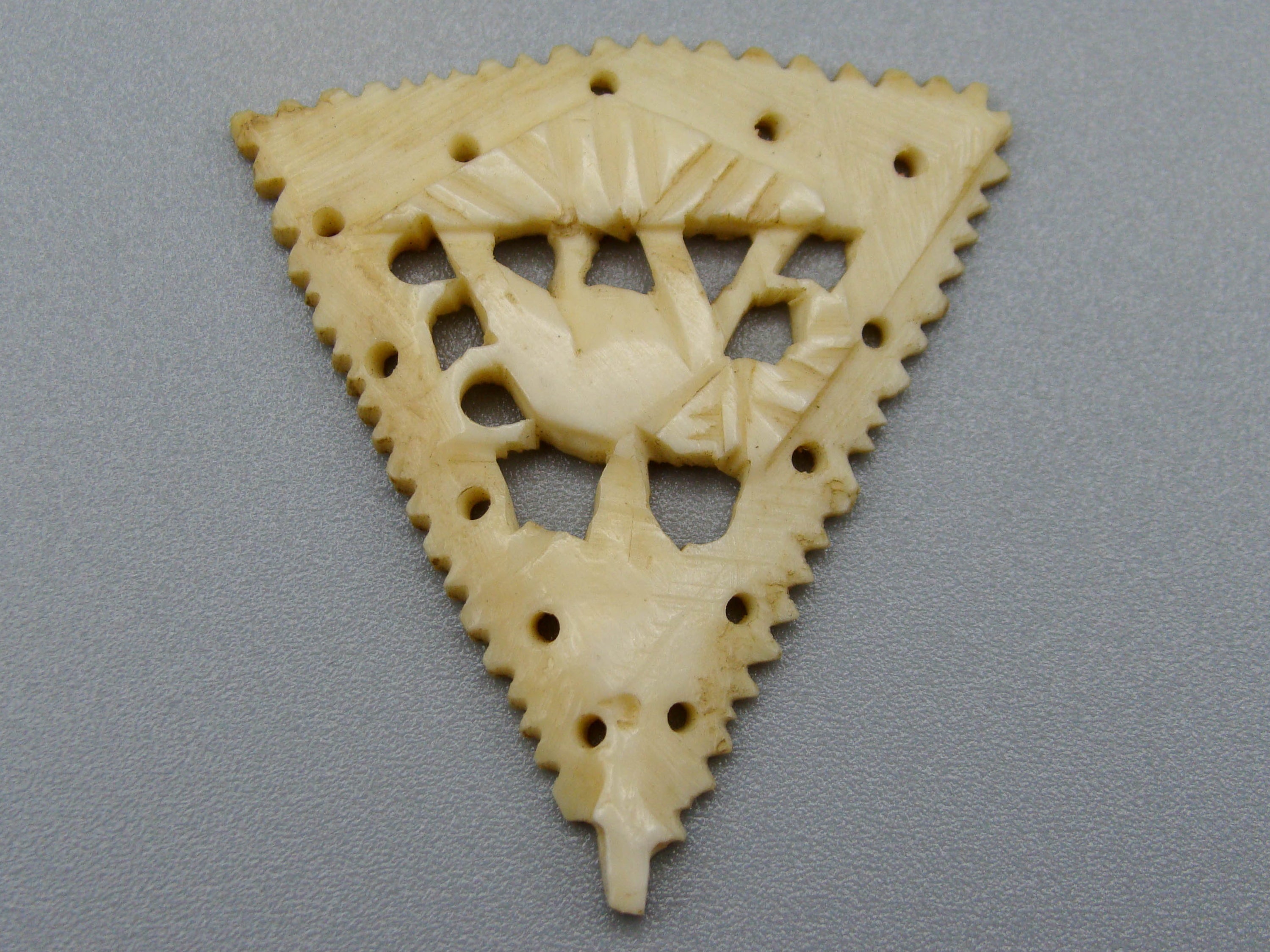 Antique Ivory, Natural Ivory, Mediterranean Ivory, handcarved Ivory, Asien Ivory, Elephant Ivory, Ivory Chain, Ivory Pendant