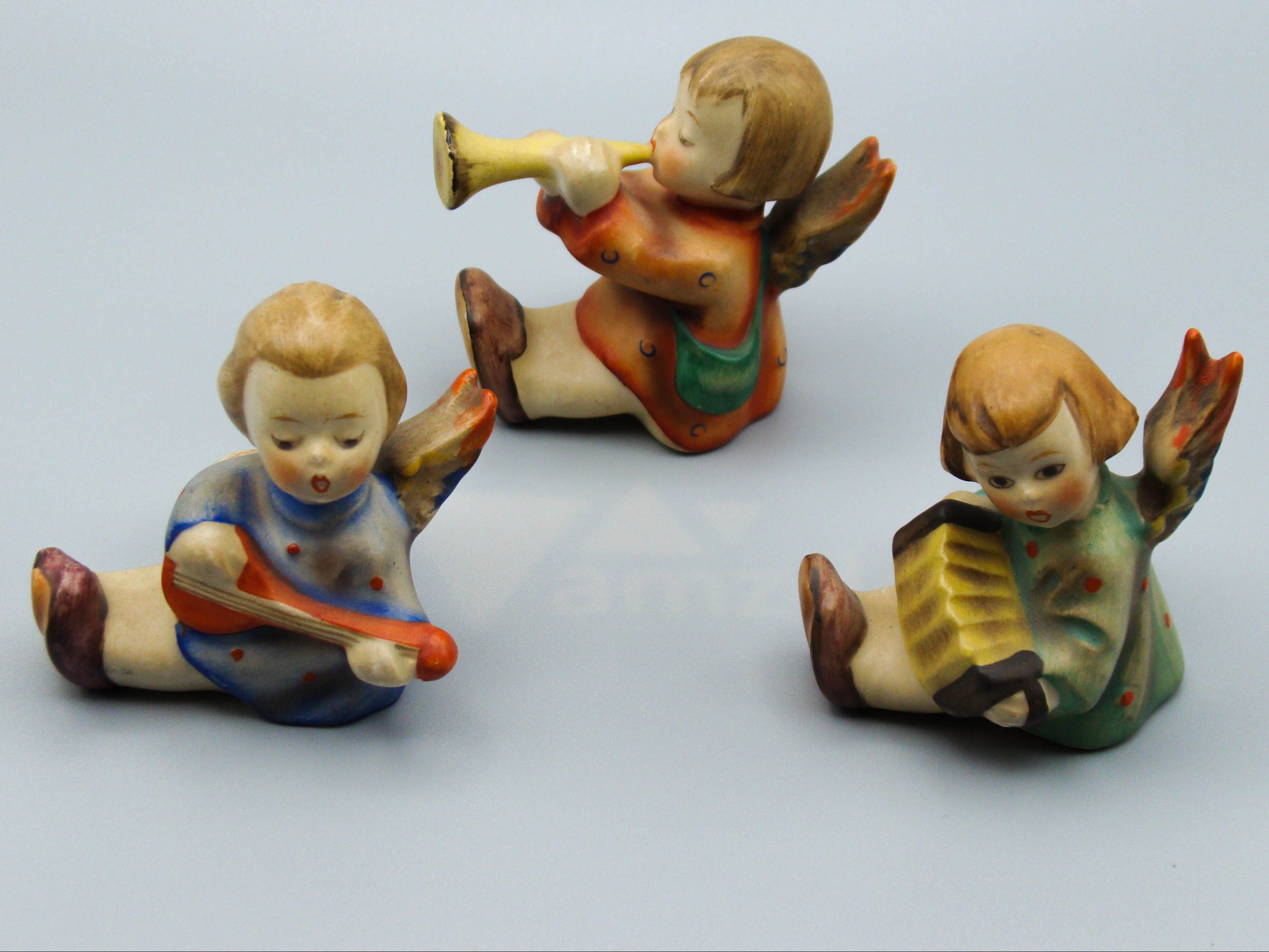Hummel Three Angels 328 figurines, Hummel Figurines, Porcelain Figurines, Goebel Figurines, German Figurines, Collector Figurines, colored Figurines