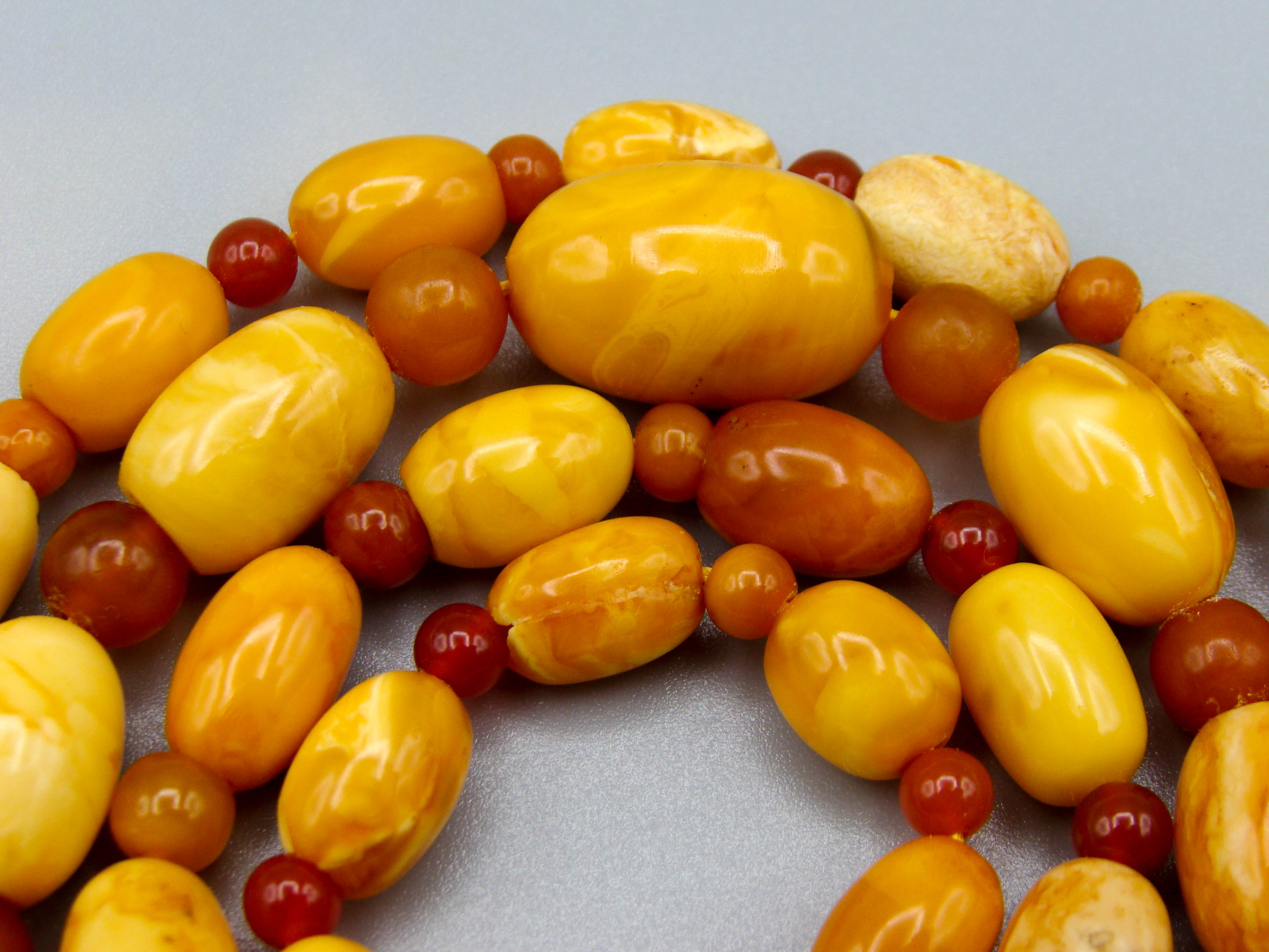 baltic amber, amber, antique, amber beads, egg Yolk, amber chain, Rosary beads, مسبحة, Masbaha, Muslim prayer beads حبيت الدورة ,العنبر الهندى