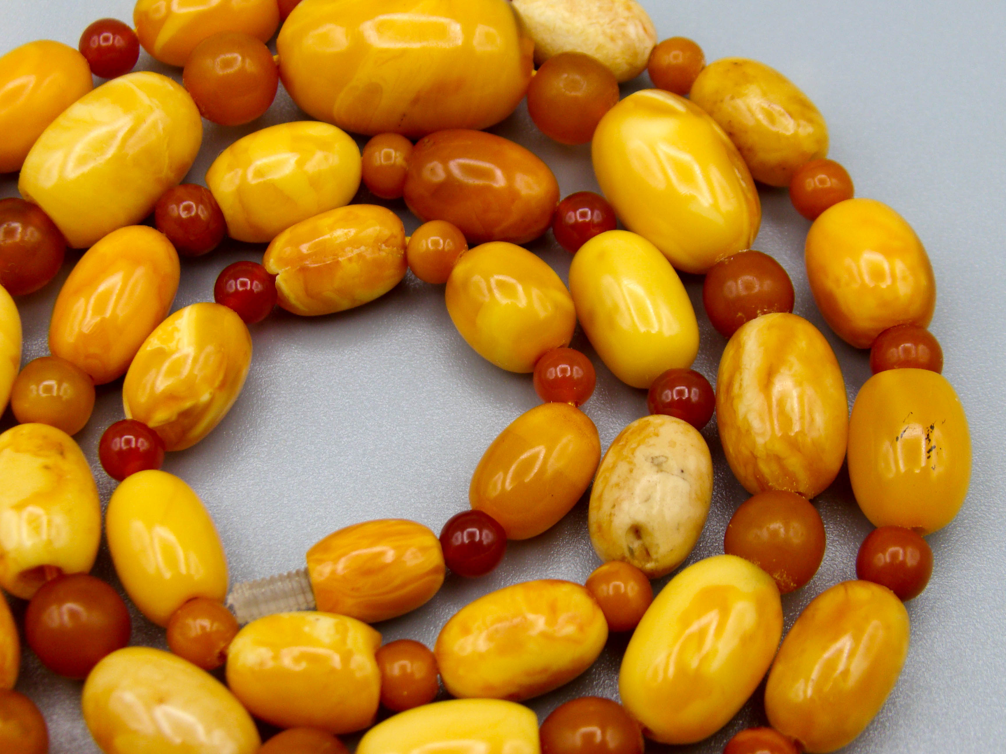 baltic amber, amber, antique, amber beads, egg Yolk, amber chain, Rosary beads, مسبحة, Masbaha, Muslim prayer beads حبيت الدورة ,العنبر الهندى