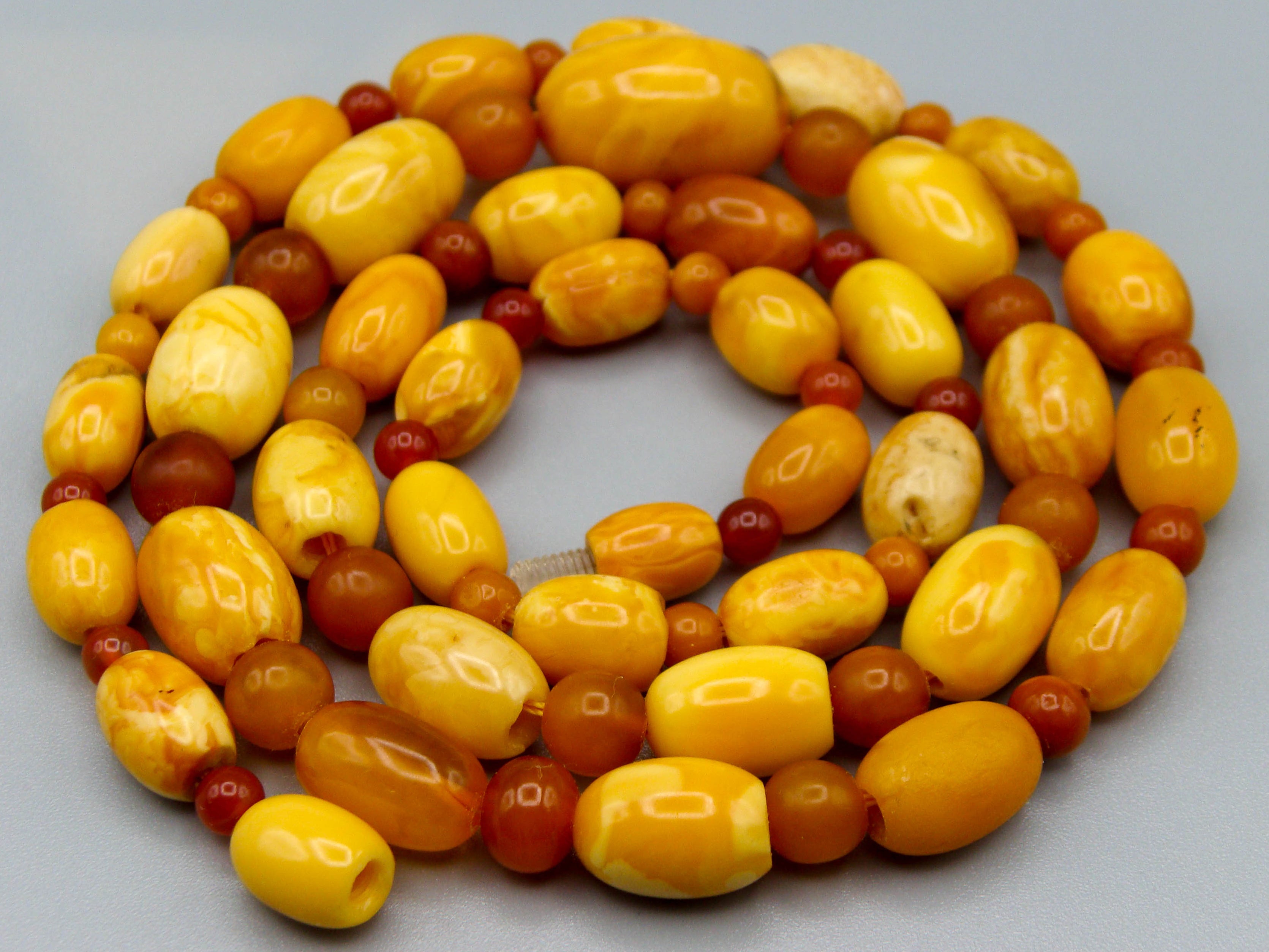 baltic amber, amber, antique, amber beads, egg Yolk, amber chain, Rosary beads, مسبحة, Masbaha, Muslim prayer beads حبيت الدورة ,العنبر الهندى