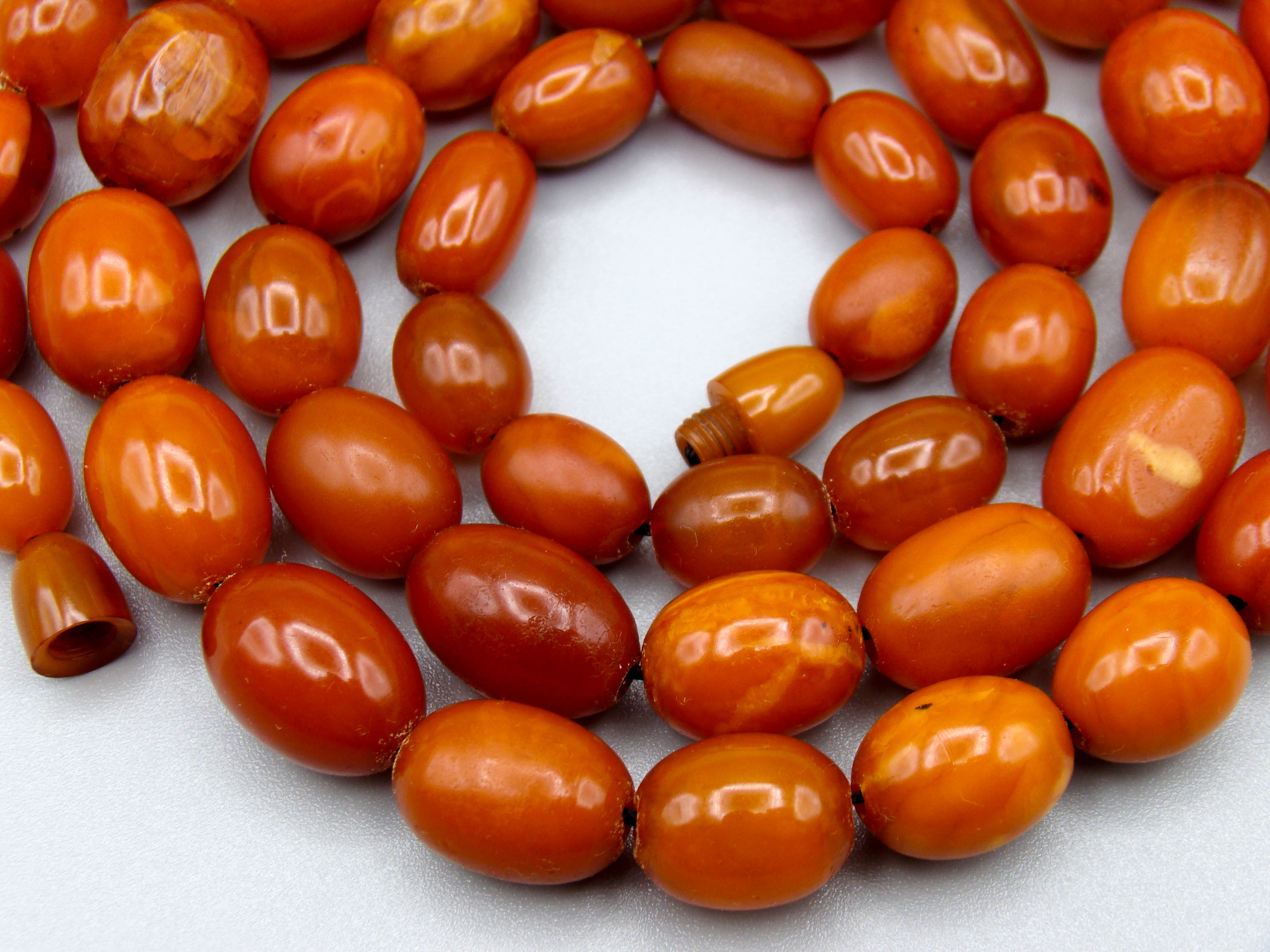 baltic amber, amber, antique, amber beads, egg Yolk, amber chain, Rosary beads, مسبحة, Masbaha, Muslim prayer beads حبيت الدورة ,العنبر الهندى