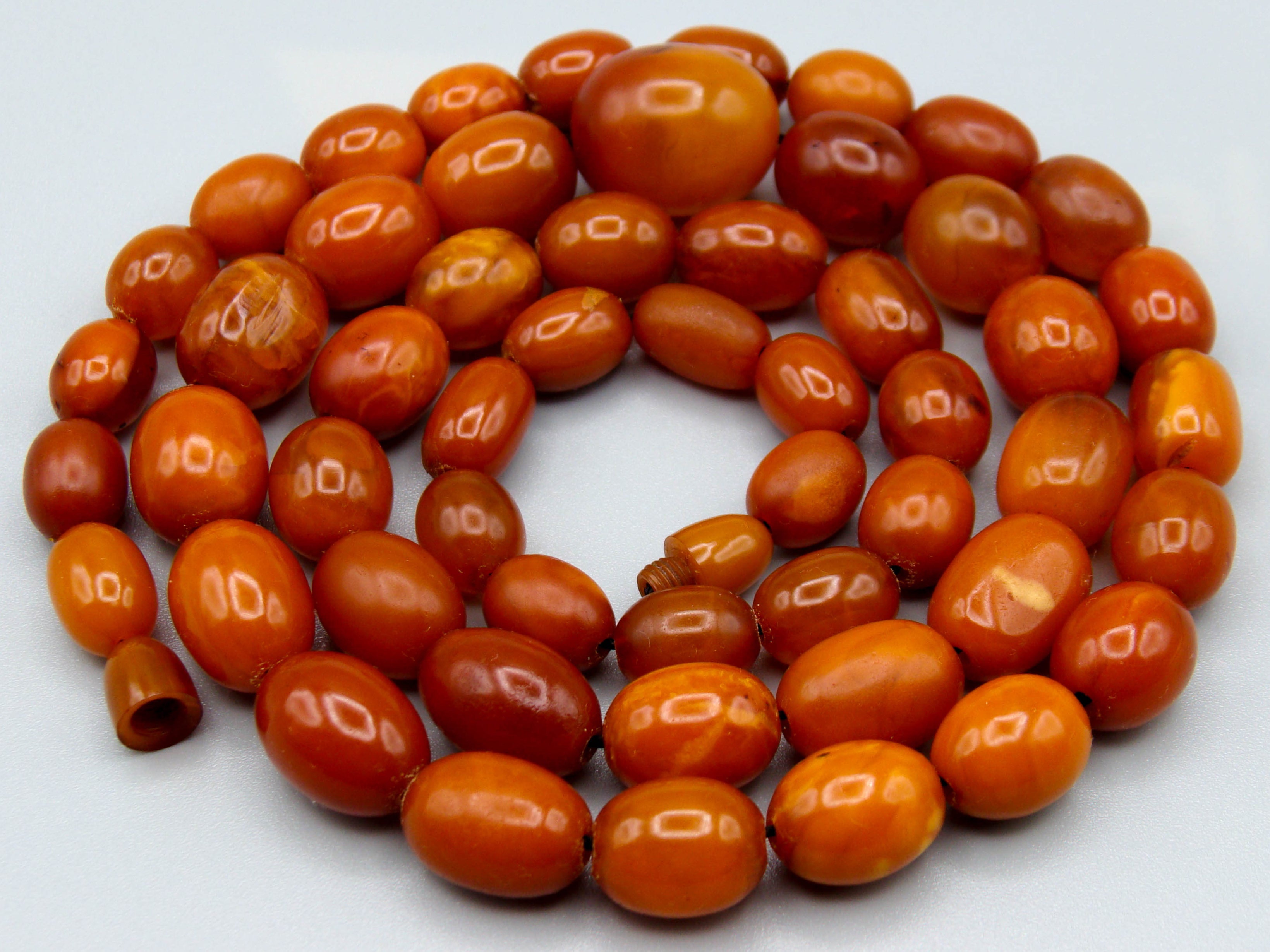 baltic amber, amber, antique, amber beads, egg Yolk, amber chain, Rosary beads, مسبحة, Masbaha, Muslim prayer beads حبيت الدورة ,العنبر الهندى