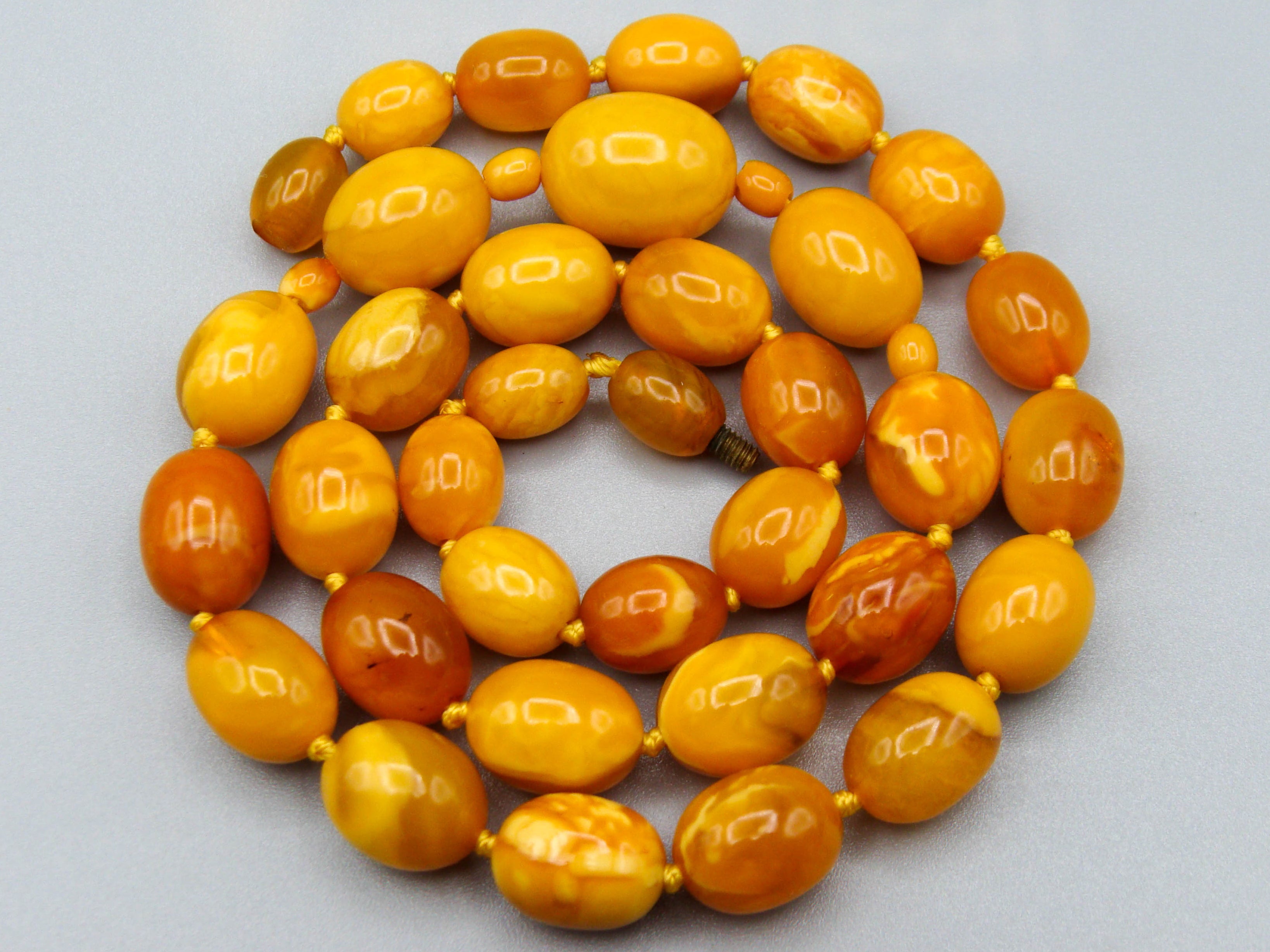 baltic amber, amber, antique, amber beads, egg Yolk, amber chain, Rosary beads, مسبحة, Masbaha, Muslim prayer beads حبيت الدورة ,العنبر الهندى