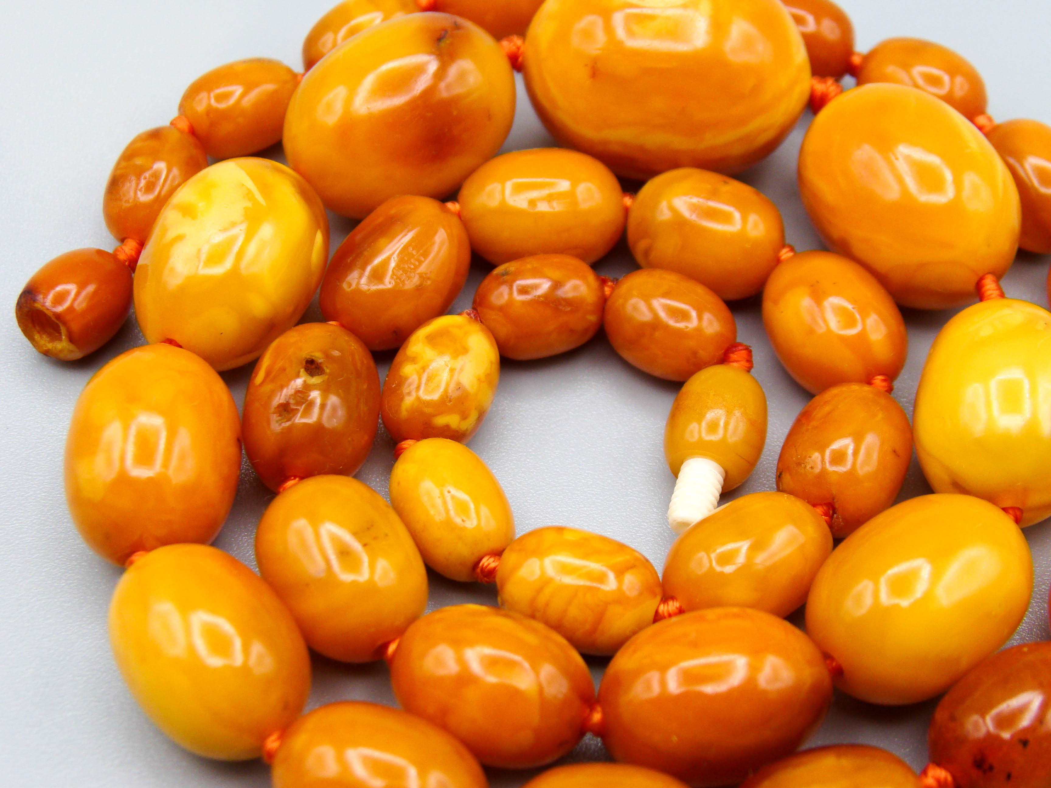 baltic amber, amber, antique, amber beads, egg Yolk, amber chain, Rosary beads, مسبحة, Masbaha, Muslim prayer beads حبيت الدورة ,العنبر الهندى