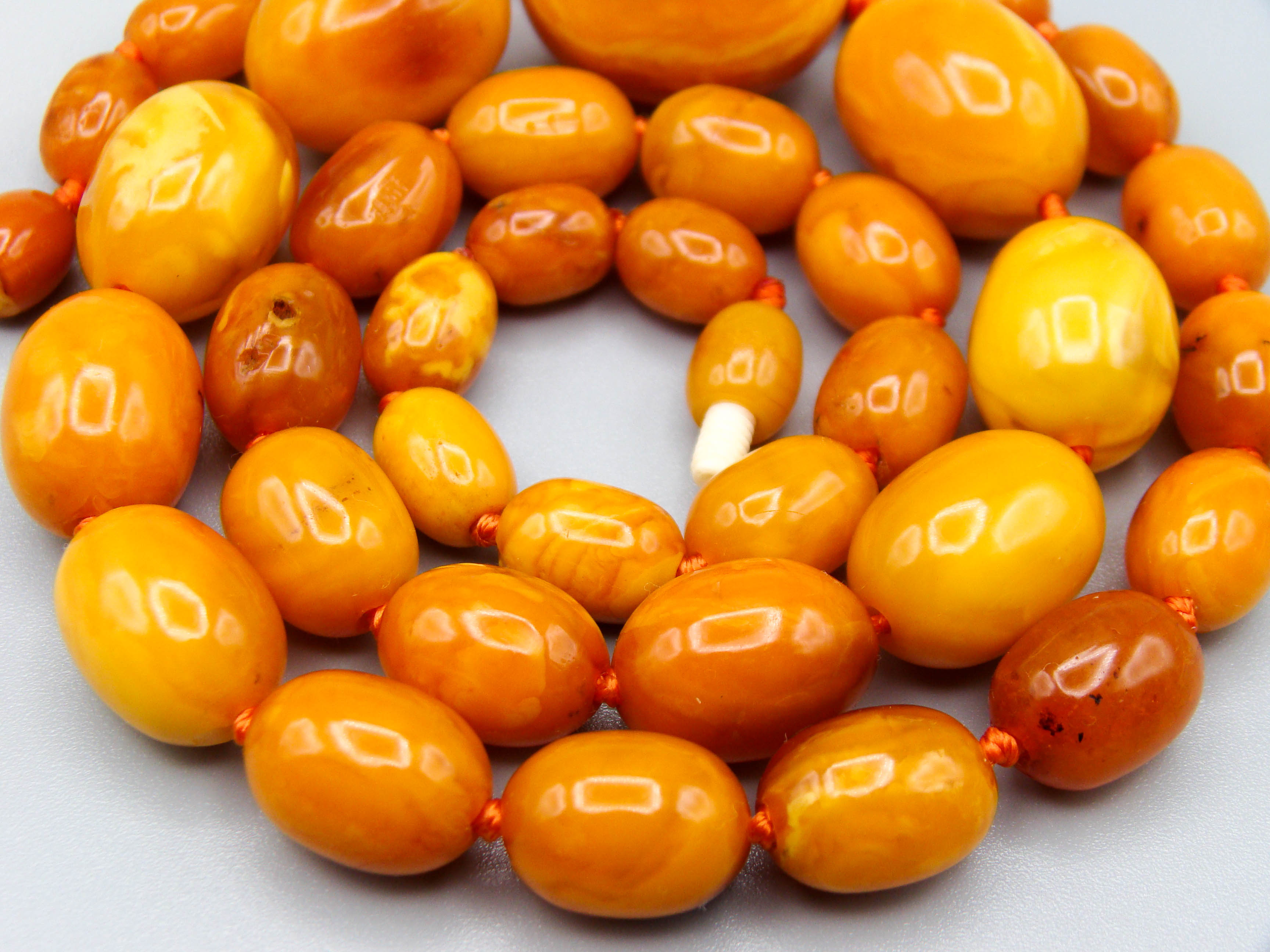 baltic amber, amber, antique, amber beads, egg Yolk, amber chain, Rosary beads, مسبحة, Masbaha, Muslim prayer beads حبيت الدورة ,العنبر الهندى