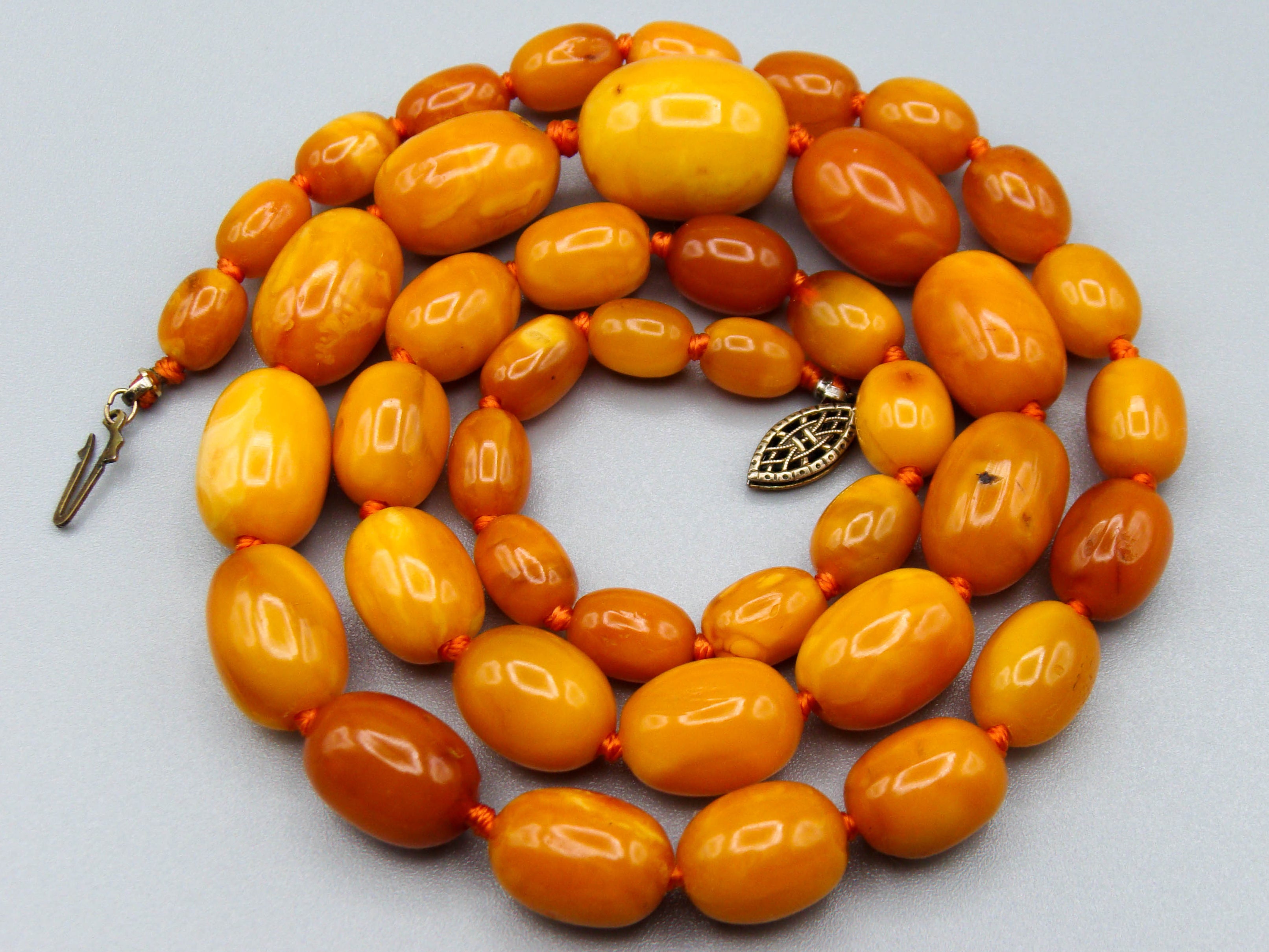baltic amber, amber, antique, amber beads, egg Yolk, amber chain, Rosary beads, مسبحة, Masbaha, Muslim prayer beads حبيت الدورة ,العنبر الهندى