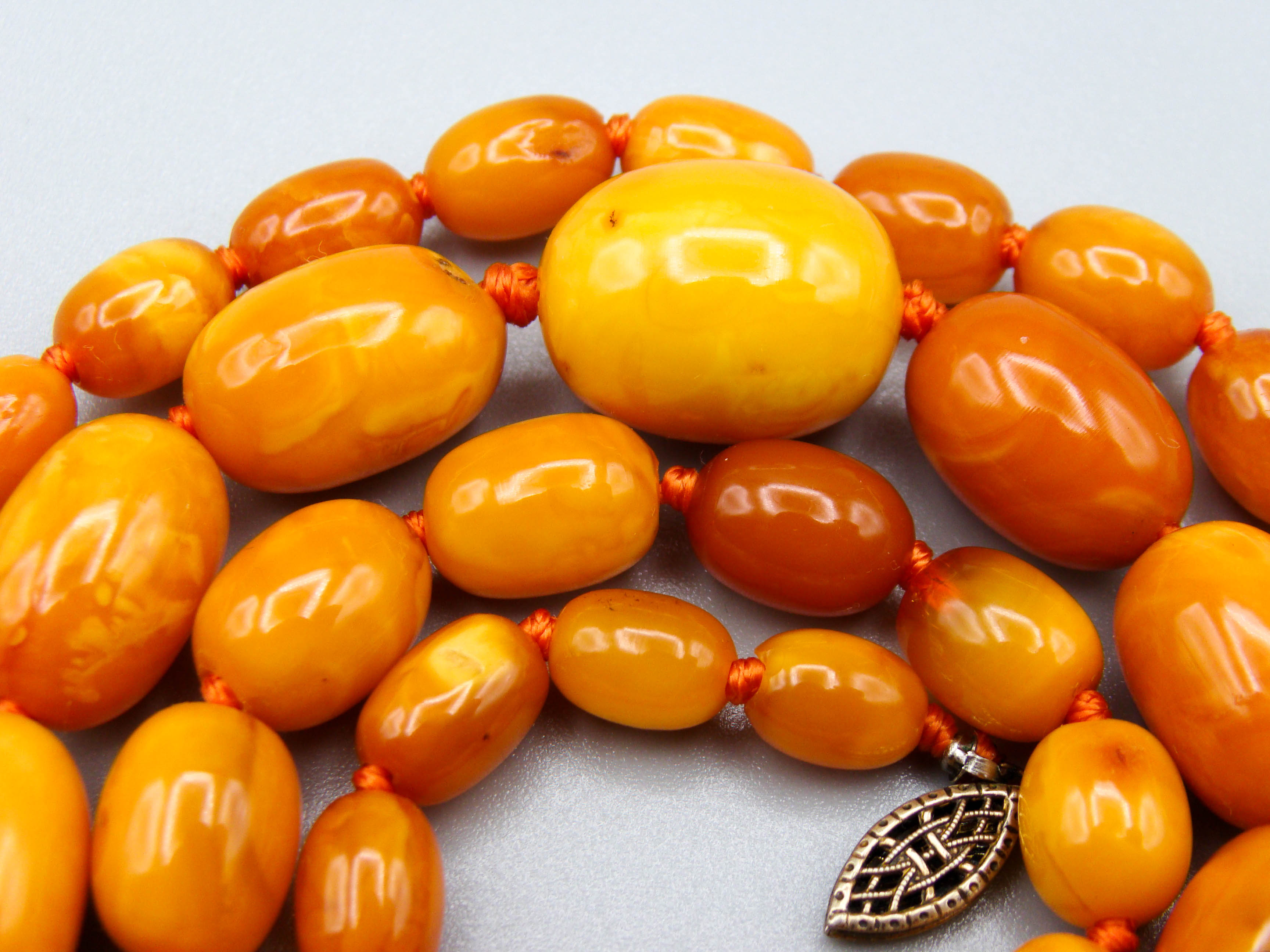 baltic amber, amber, antique, amber beads, egg Yolk, amber chain, Rosary beads, مسبحة, Masbaha, Muslim prayer beads حبيت الدورة ,العنبر الهندى