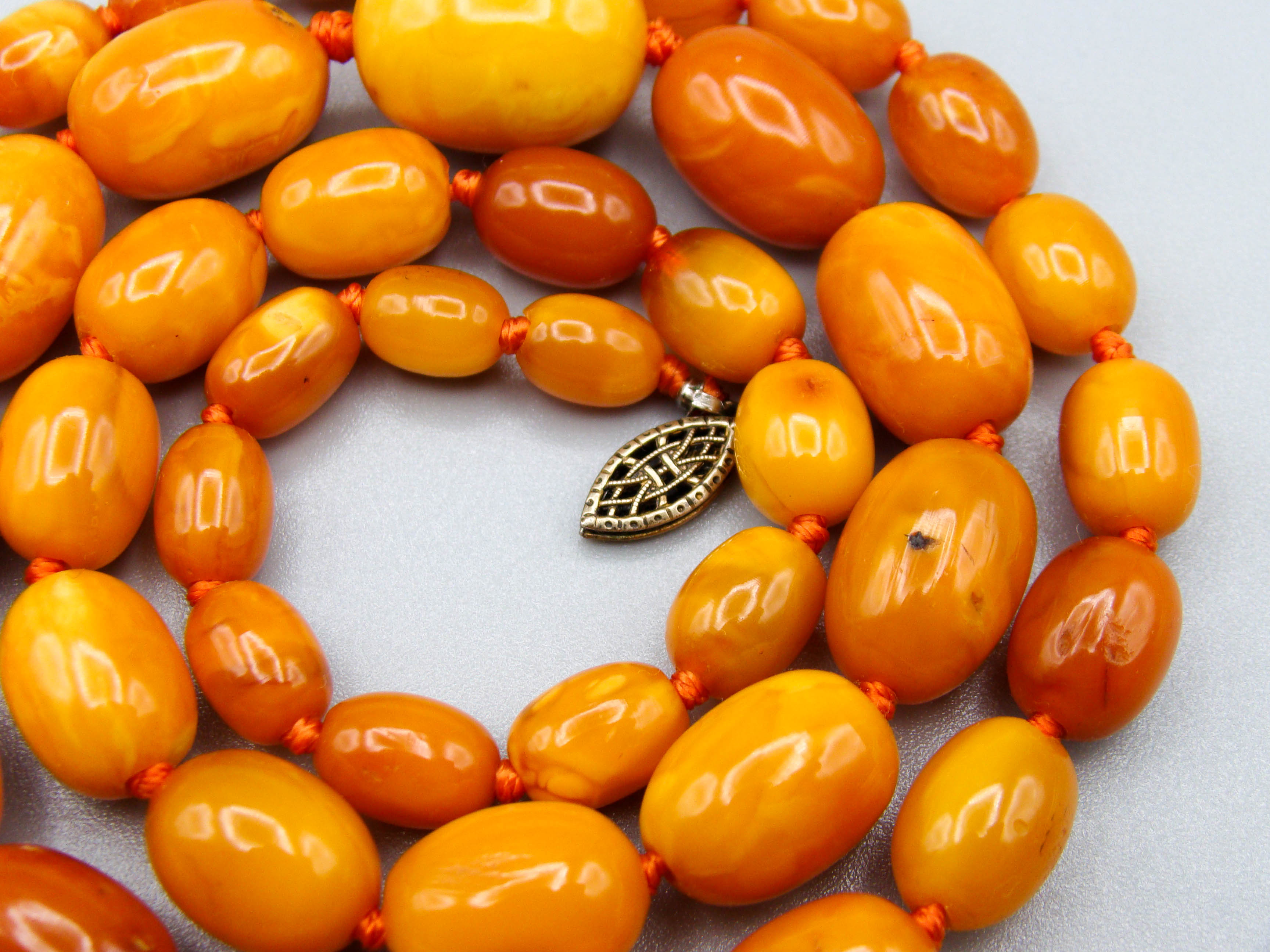 baltic amber, amber, antique, amber beads, egg Yolk, amber chain, Rosary beads, مسبحة, Masbaha, Muslim prayer beads حبيت الدورة ,العنبر الهندى