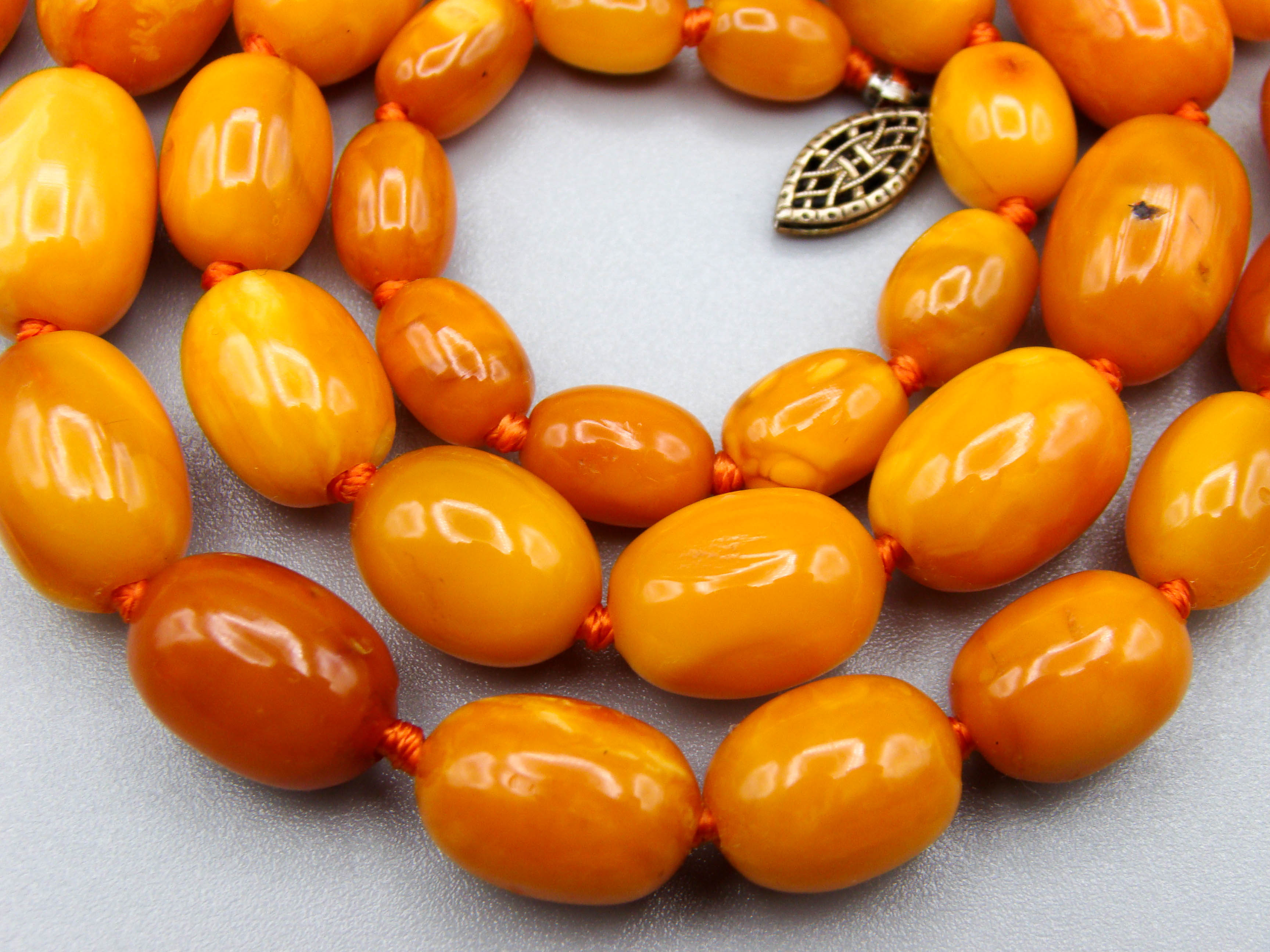 baltic amber, amber, antique, amber beads, egg Yolk, amber chain, Rosary beads, مسبحة, Masbaha, Muslim prayer beads حبيت الدورة ,العنبر الهندى