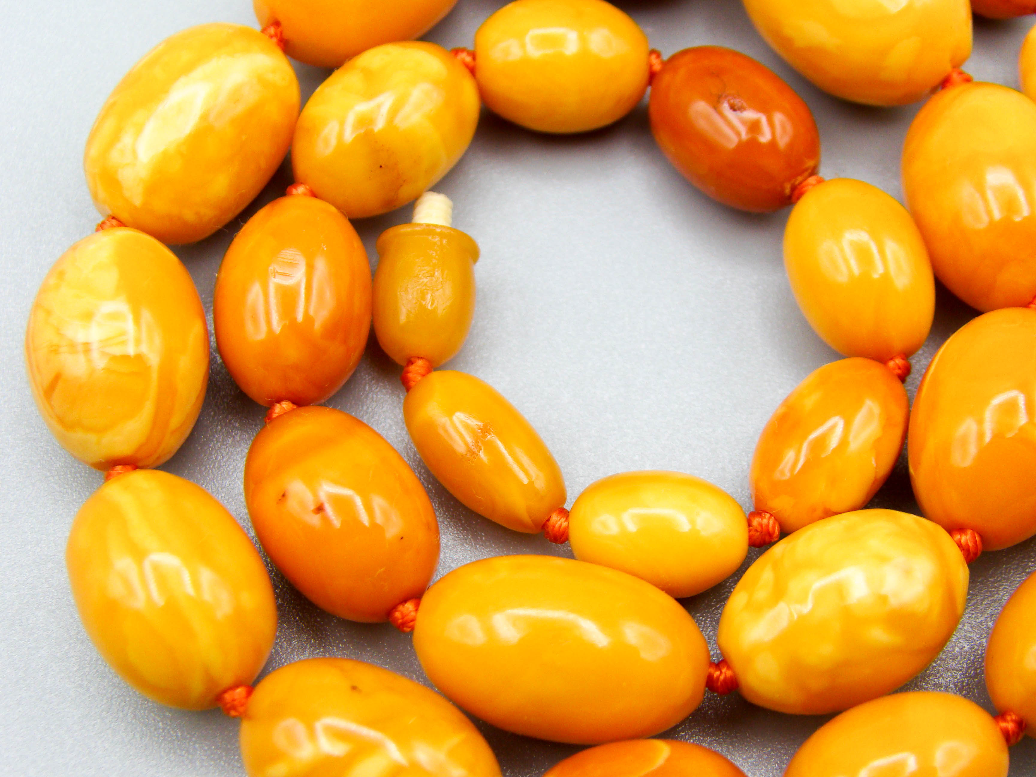 baltic amber, amber, antique, amber beads, egg Yolk, amber chain, Rosary beads, مسبحة, Masbaha, Muslim prayer beads حبيت الدورة ,العنبر الهندى