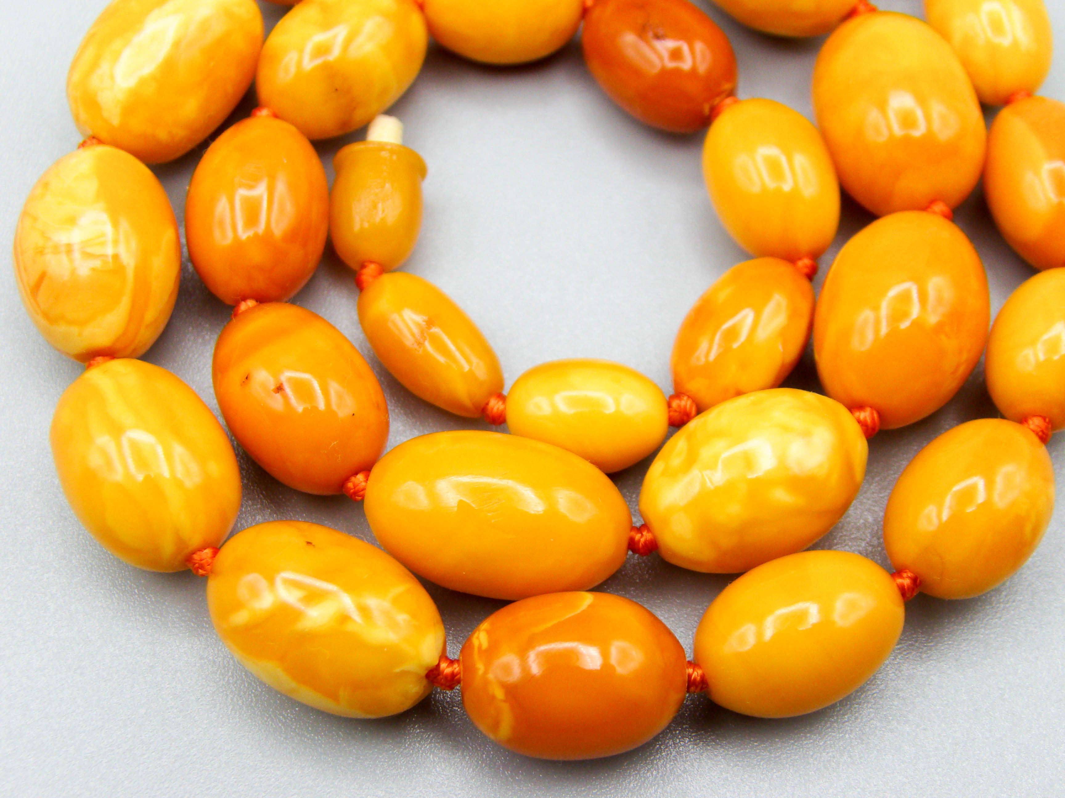 baltic amber, amber, antique, amber beads, egg Yolk, amber chain, Rosary beads, مسبحة, Masbaha, Muslim prayer beads حبيت الدورة ,العنبر الهندى
