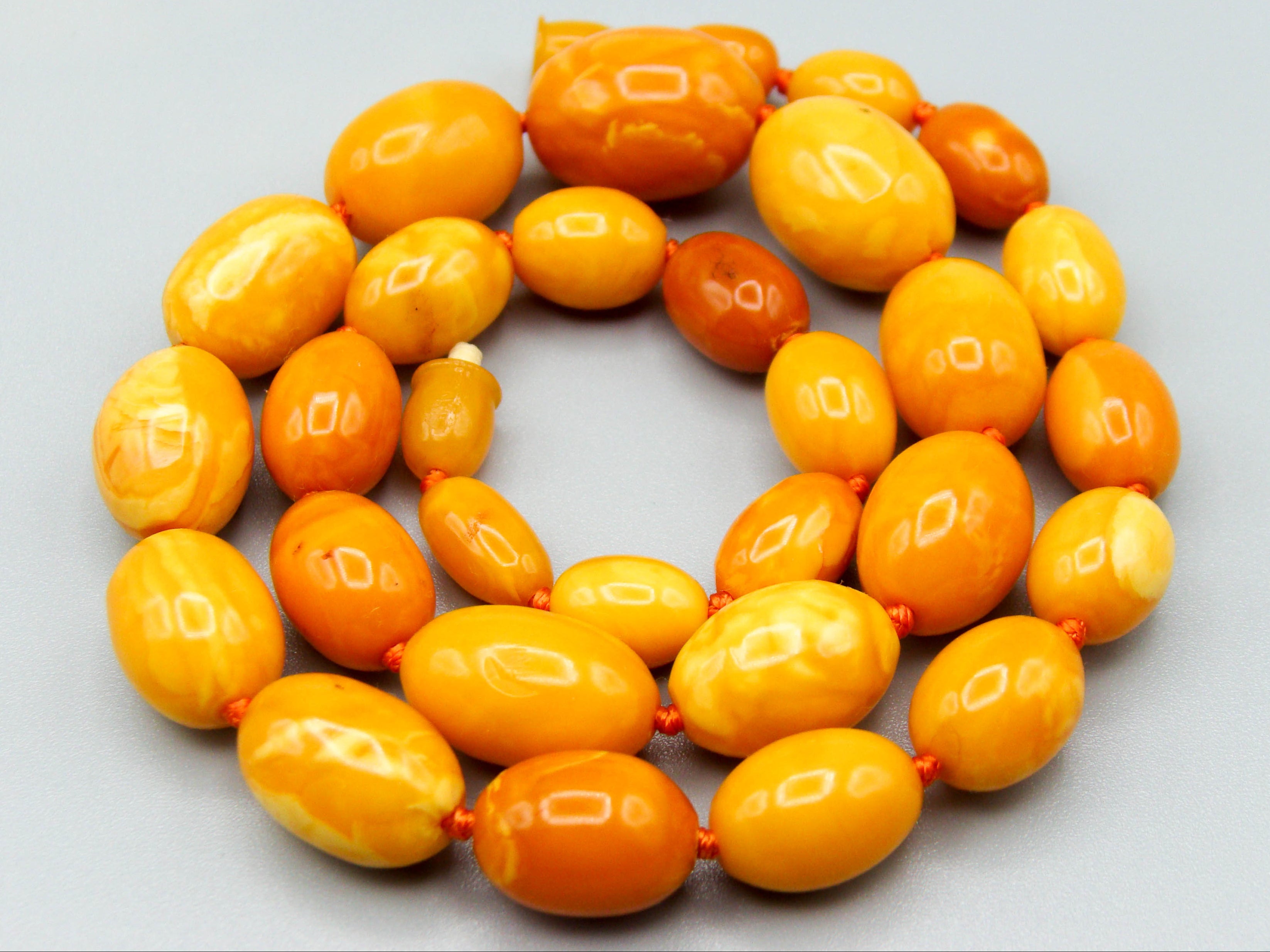 baltic amber, amber, antique, amber beads, egg Yolk, amber chain, Rosary beads, مسبحة, Masbaha, Muslim prayer beads حبيت الدورة ,العنبر الهندى
